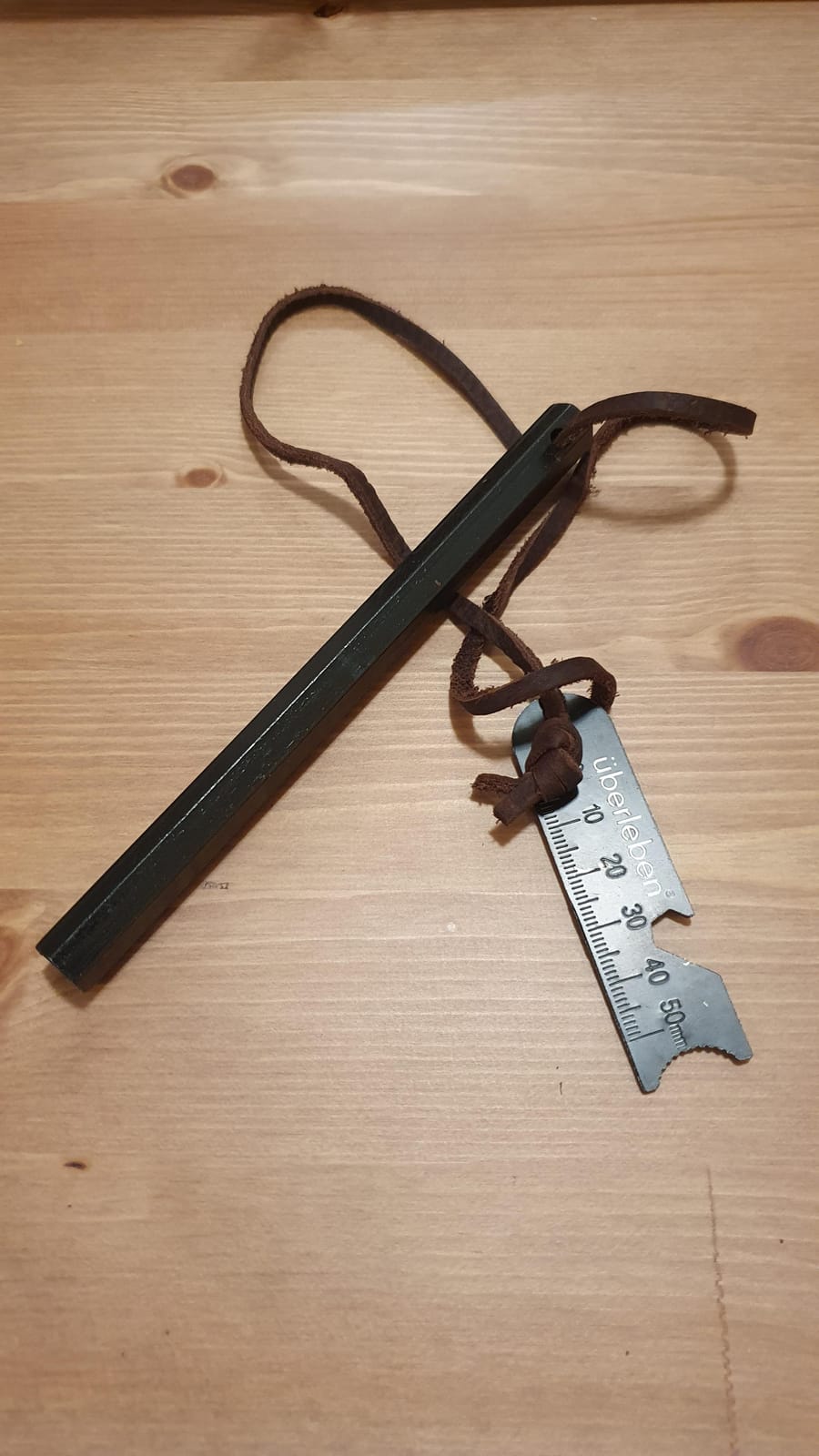 überleben | Hexå Ferro Rod Fire Starter Survival Tool - Up to 20,000 Strikes, 1/2