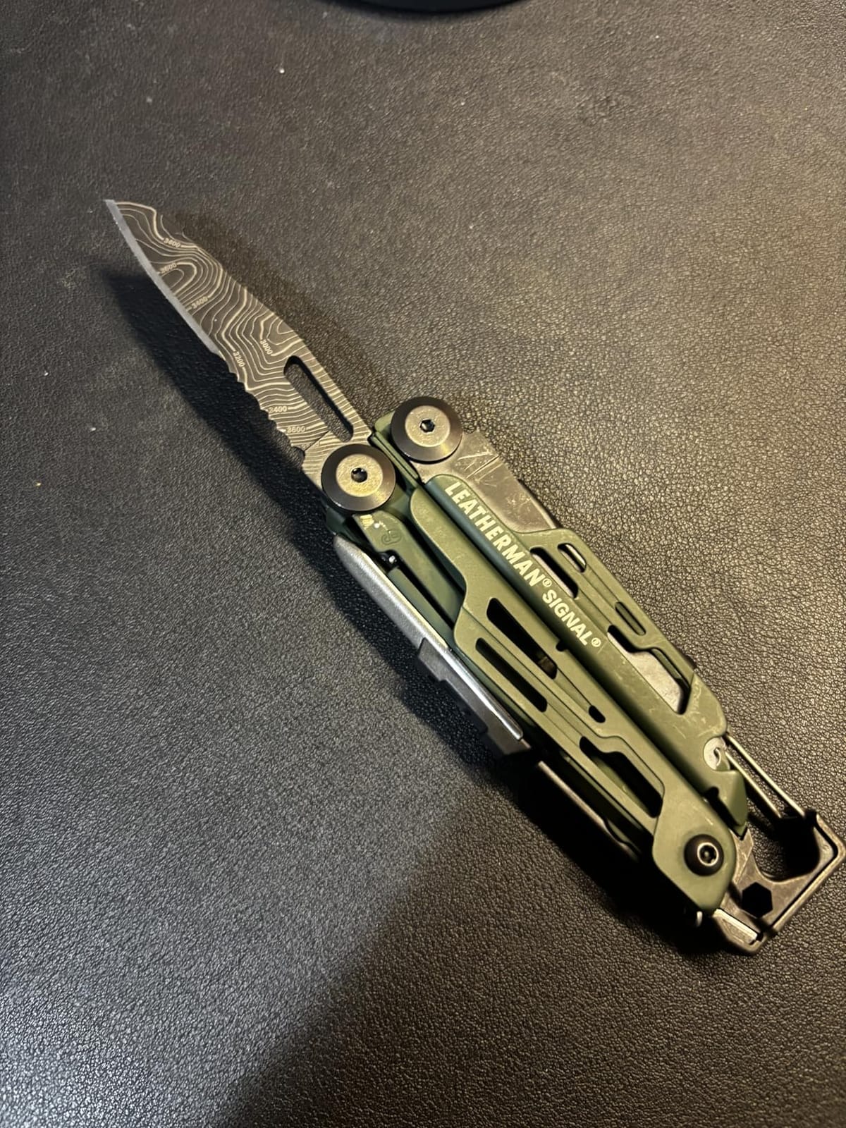 LEATHERMAN Signal 19-in-1 Multi-Tool, Coyote Tan | Ferrocerium Fire Starter, Emergency Whistle & Diamond-Coated Sharpener for Camping, Hiking & Survival, Made in USA customer photo 2
