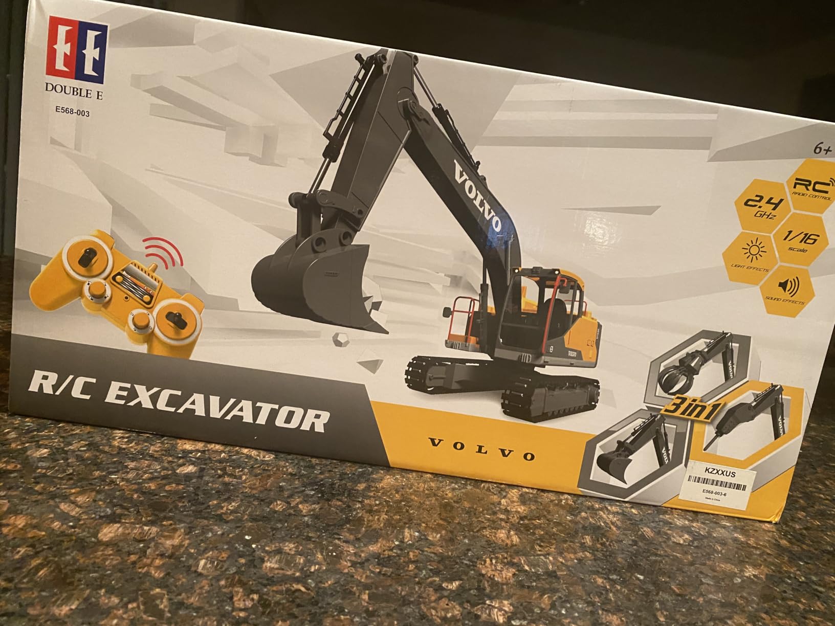 Volvo 1:16 Scale Remote Control Excavator, 17 Channel 3-in-1 Construction Toy with Metal Shovel, Drill, Grab & Lights, 2.4GHz Full Function Digger for Outdoor Sandbox, Gift for Kids & Adults customer photo 1