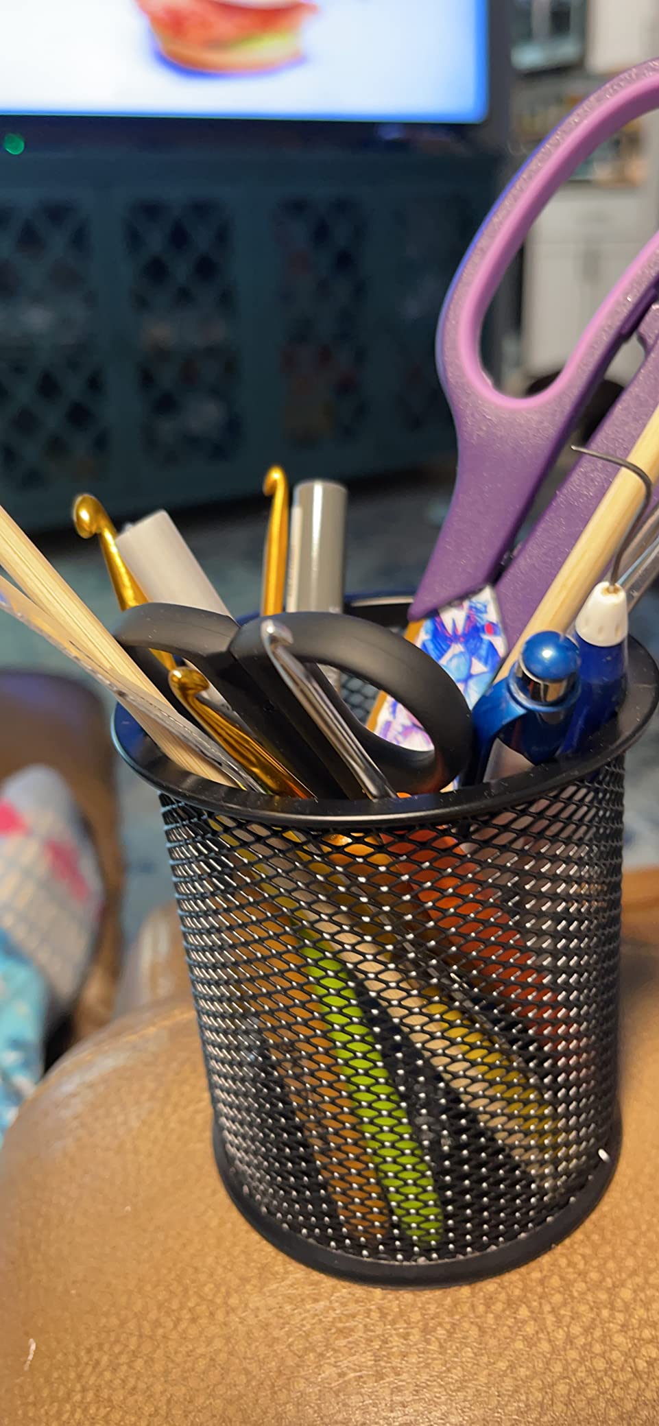 Amazon Basics Wire Mesh Pen Holder, Pencil Cup Desk Organizer for Stationery, Scissors, Office Caddy Storage, 3.7
