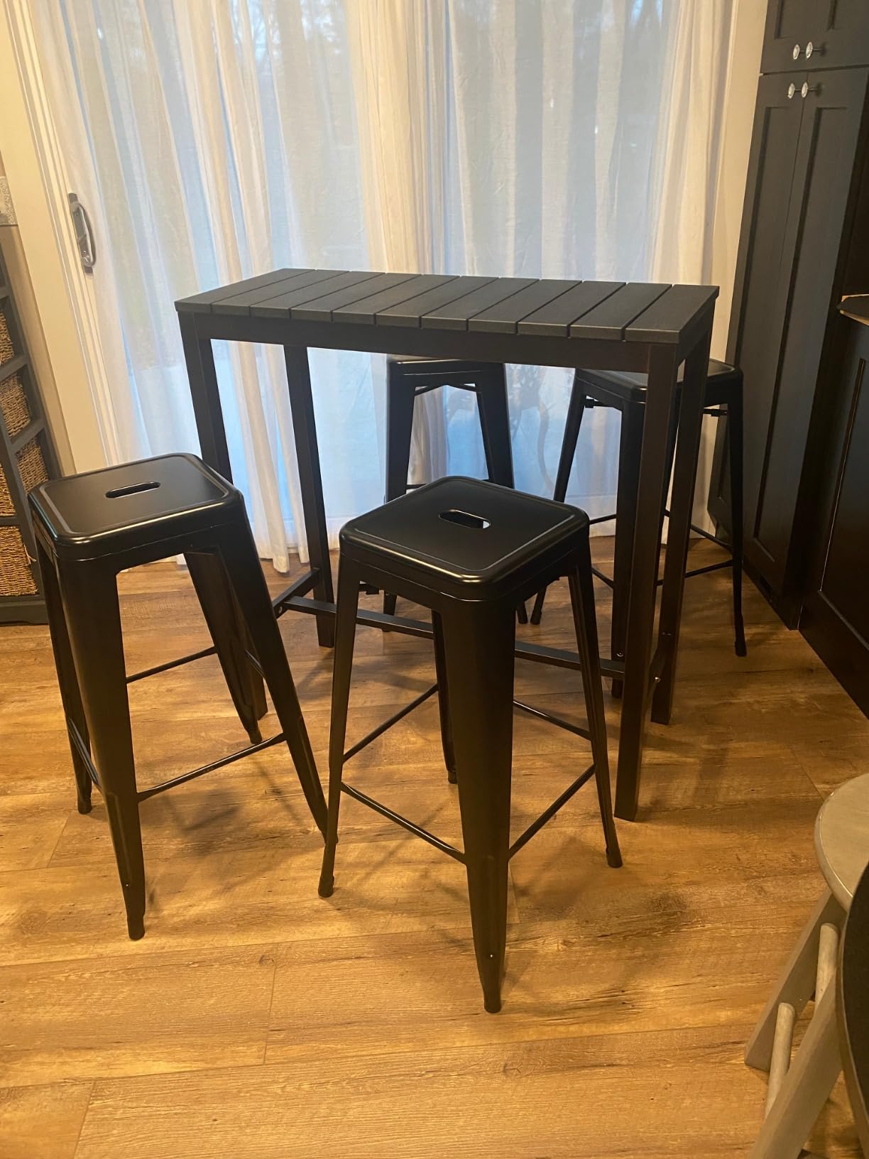 Yaheetech 30 Inch Metal Bar Stools Set of 4, Stackable Barstools, Black customer photo 2