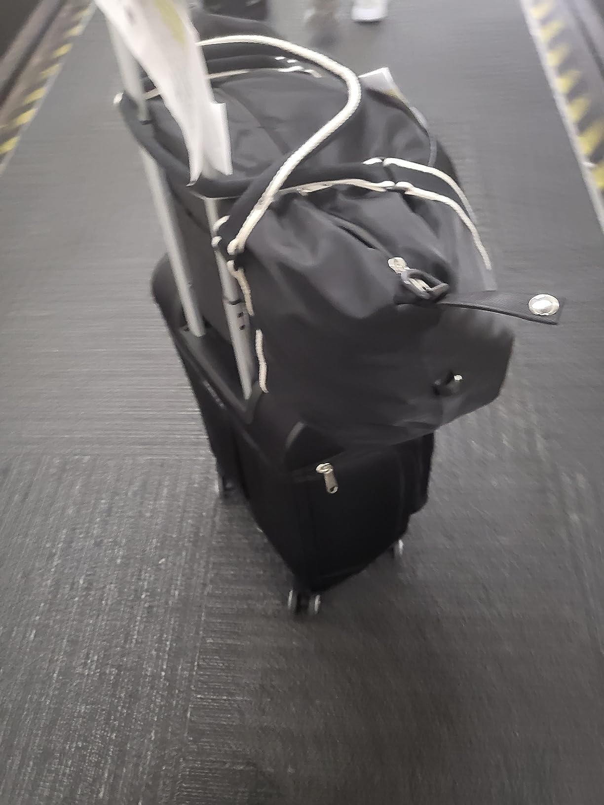 Solyte DLX Softside Expandable Luggage with Spinner Wheels, Midnight Black, 3-Piece Set (20/25/29) customer photo 2