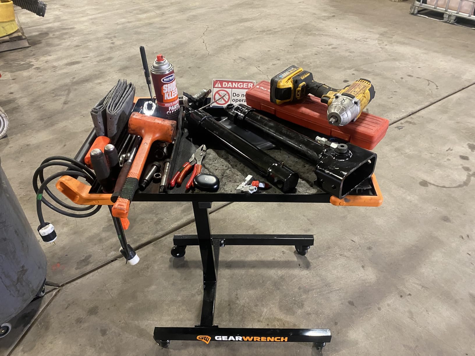 GEARWRENCH Adjustable Height Mobile Work Table 35 To 48