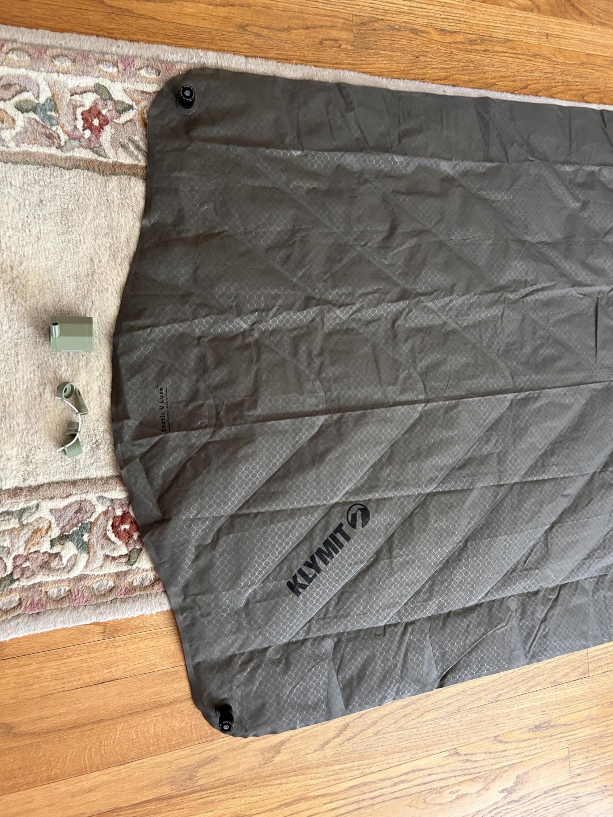 Klymit Static V Luxe Sleeping Pad, Lightweight Lofted Camping Air Mattress for Tents and Cars with Body Mapping Tech, 3 In Thick Grey customer photo 1