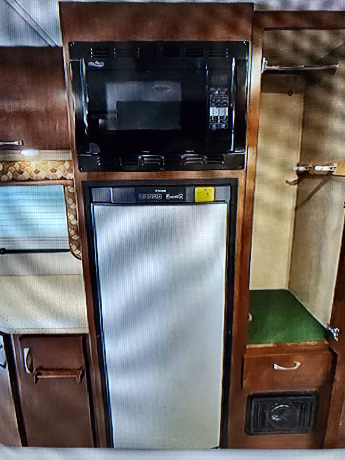 Norcold N10DCSSR Polar-Series 10 cu.ft. DC Compressor RV Refrigerator with Stainless Steel Doors - Right-Handed, Silver customer photo 2