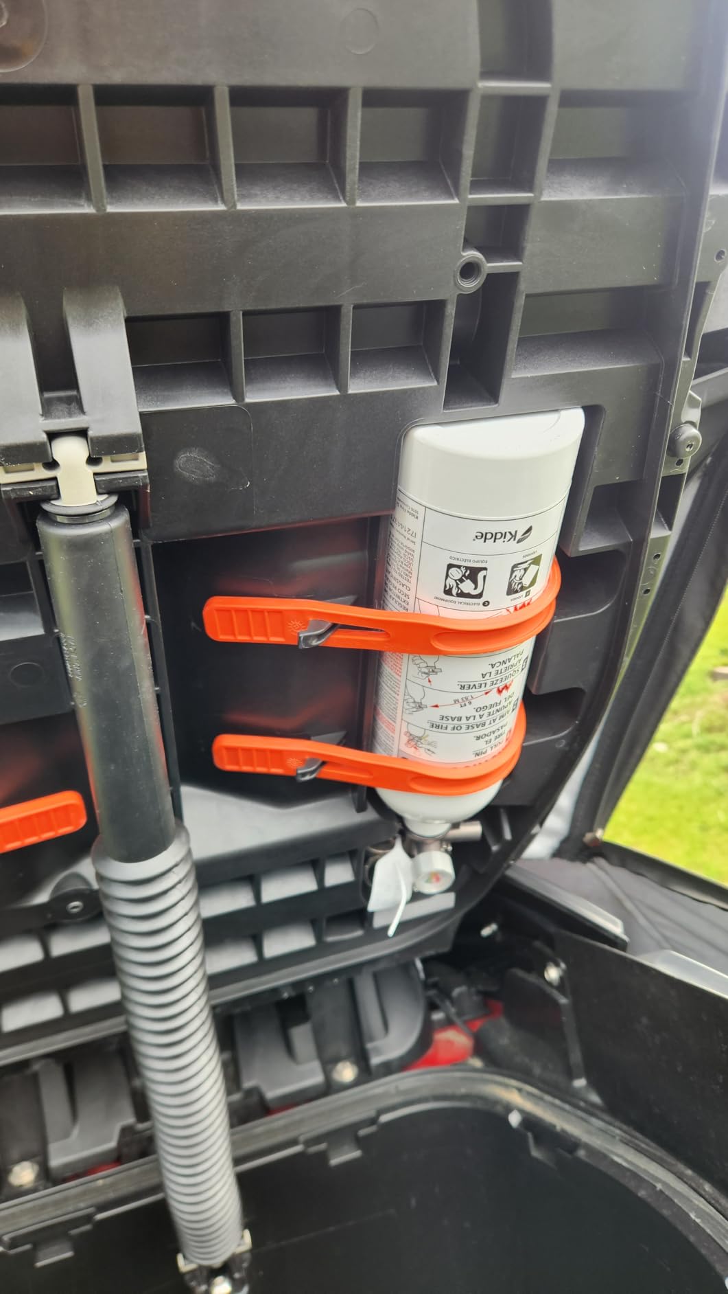 Kidde Mariner PWC Fire Extinguisher for Jet Skis, 5-B:C, KD57W-5BC | Coast Guard Approved for Personal Watercraft, Very Small Flammable Liquids & Electrical Fires, 2.5 lb. Dry Chemical customer photo 2