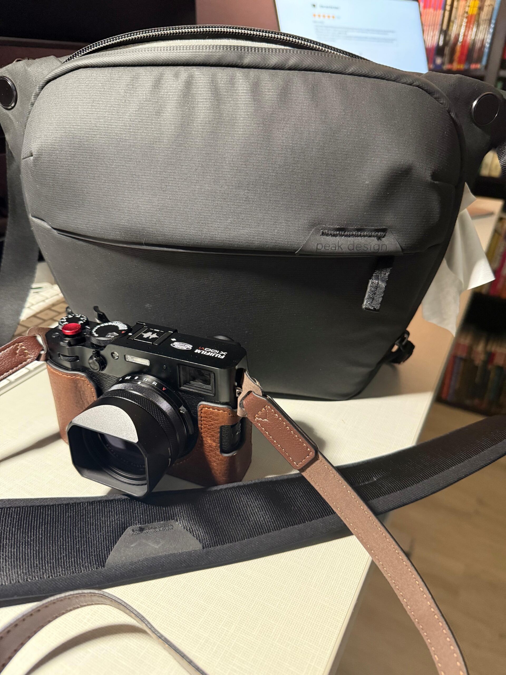 Peak Design Everyday Sling 10L - Weatherproof, Crossbody Camera Bag with FlexFold Dividers customer photo 1