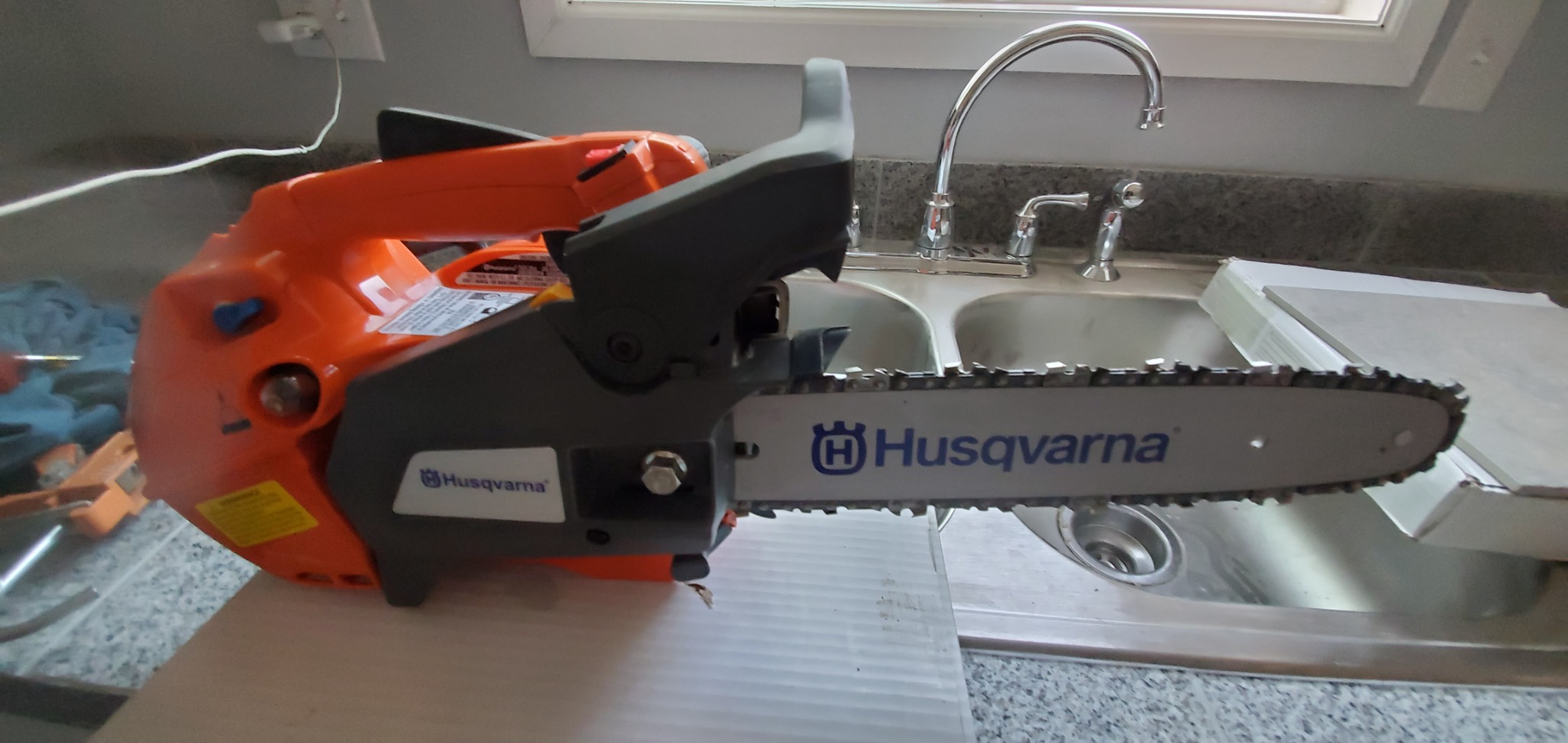 Husqvarna T435 12 in. 35.2cc Top Handle Gas Chainsaw customer photo 1