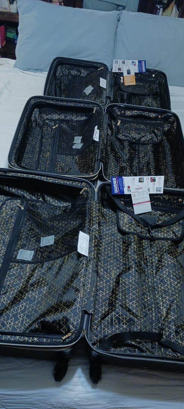 American Tourister Belle Voyage Hardside Luggage with Spinner Wheels, Black, Checked-Large 28-Inch customer photo 2