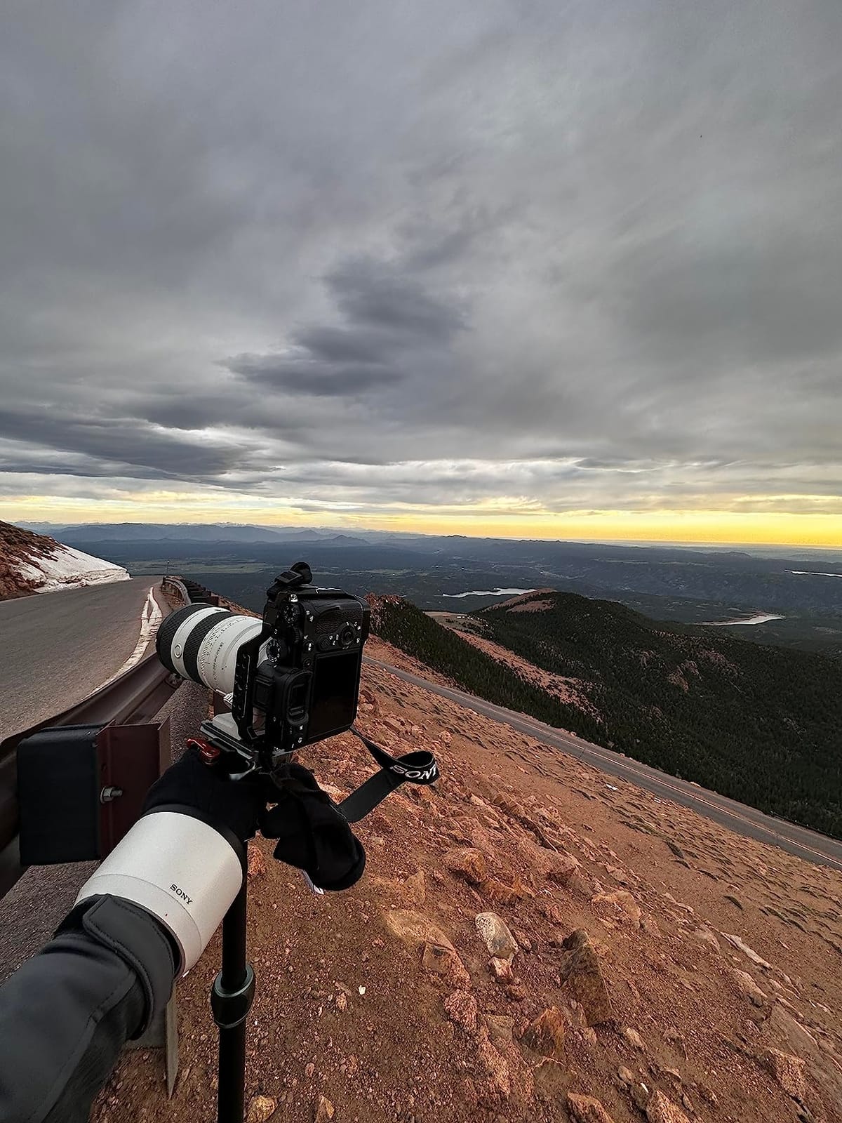 3 Legged Thing Leo 2.0 Carbon Fibre Tripod System & AirHed Pro Lever - Earth Bronze/Ocean Blue (LEOKIT2) customer photo 1