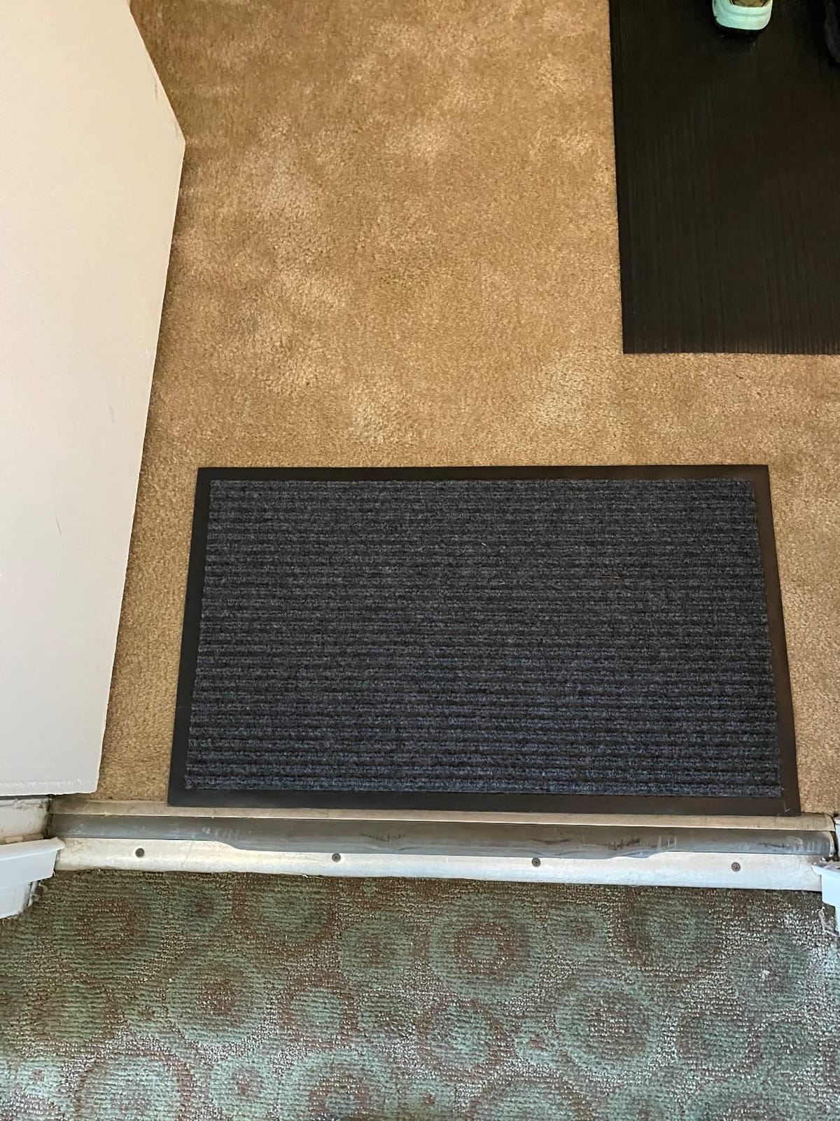 LuxUrux Durable Rubber 3'x5' Commercial Door Mat - Heavy Duty, Indoor/Outdoor, Easy Clean, Waterproof, Patio, Garage - Commercial Floor Mat for Entry (3 x 5 Feet) customer photo 1