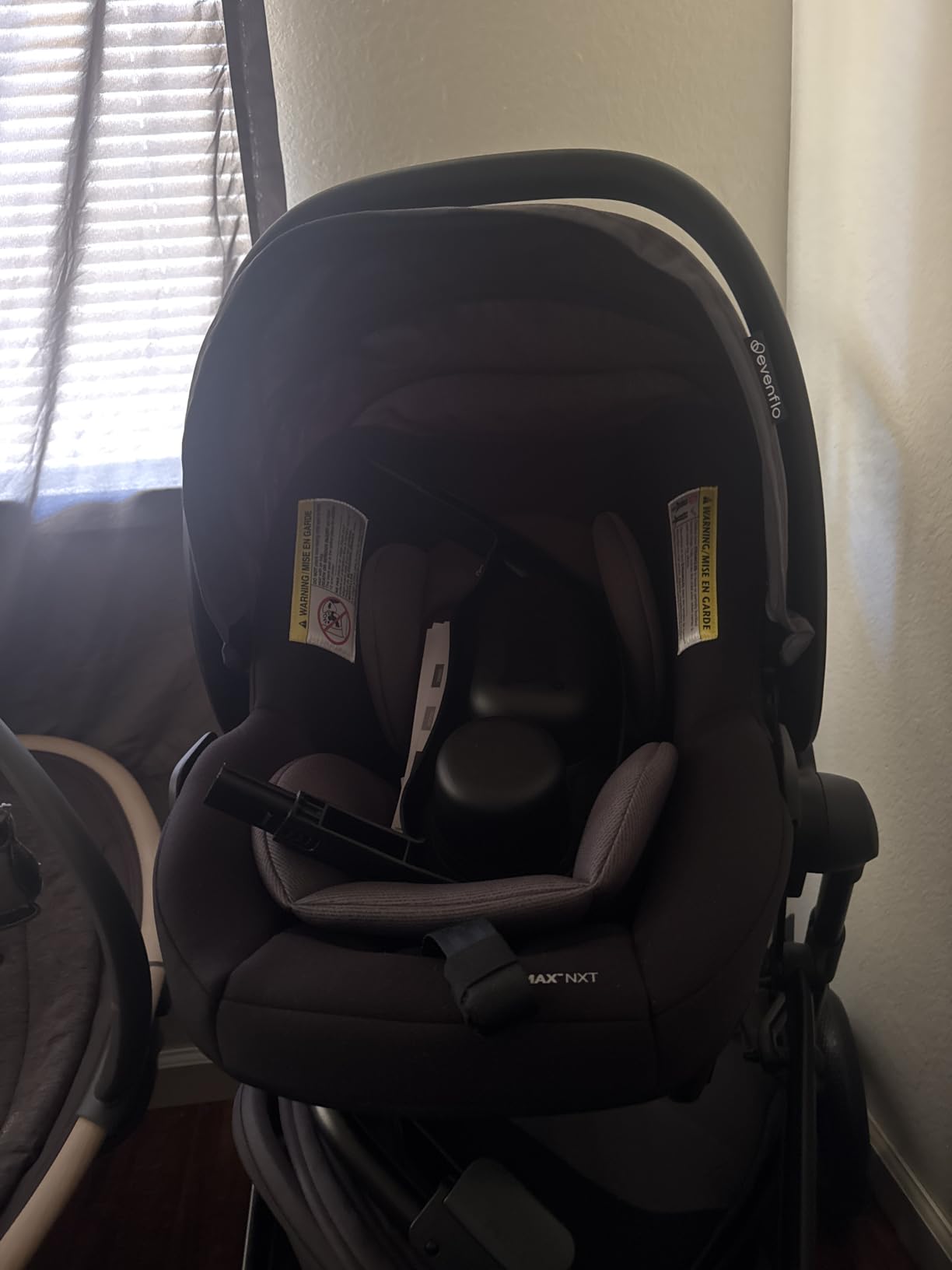 Evenflo Pivot NXT Travel System with LiteMax NXT Infant Car Seat (Latte Tan) customer photo 1