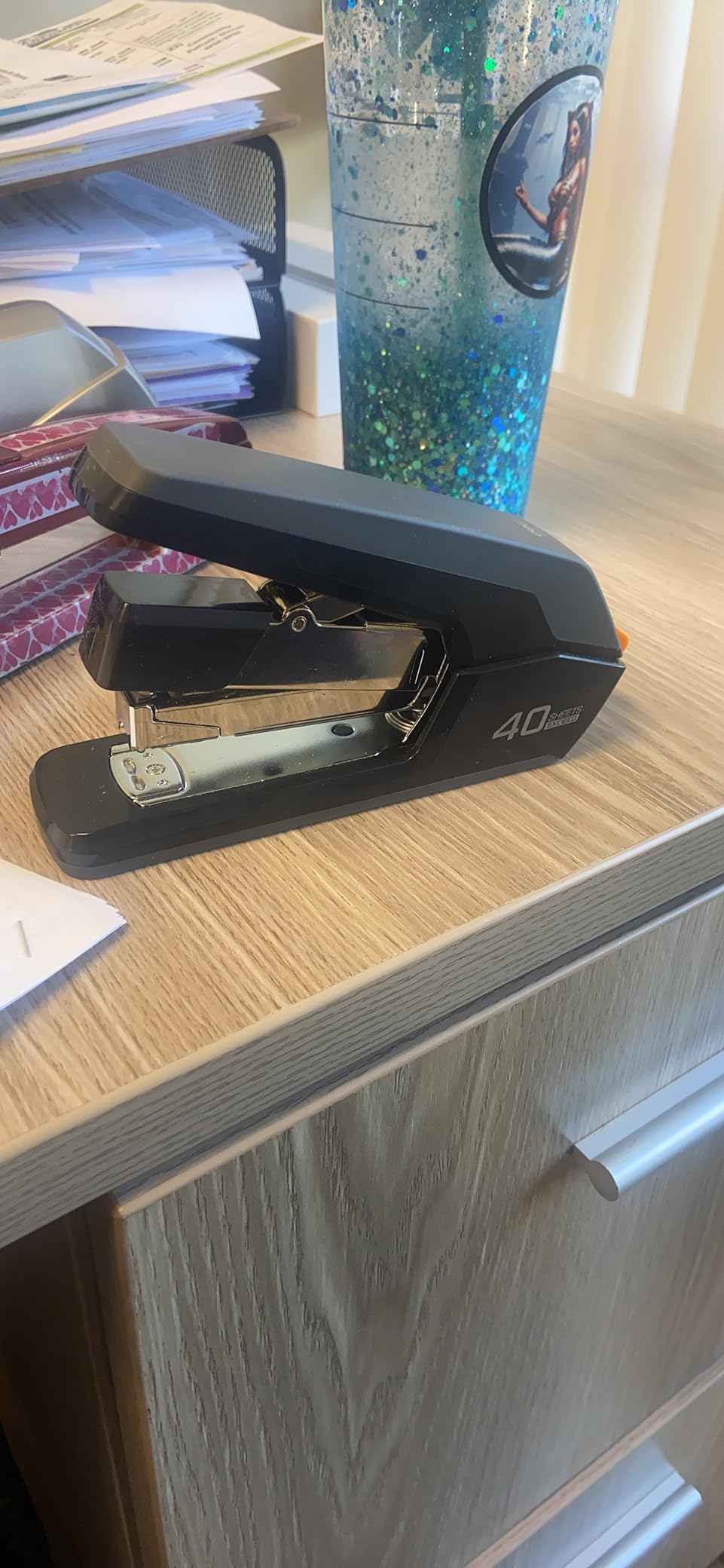Leven Effortless Desktop Stapler, 40 Sheet Capacity, One Finger Touch Stapling, Easy to Load Ergonomic Heavy Duty Stapler, Includes 1500 Staples and Staple Remover customer photo 2