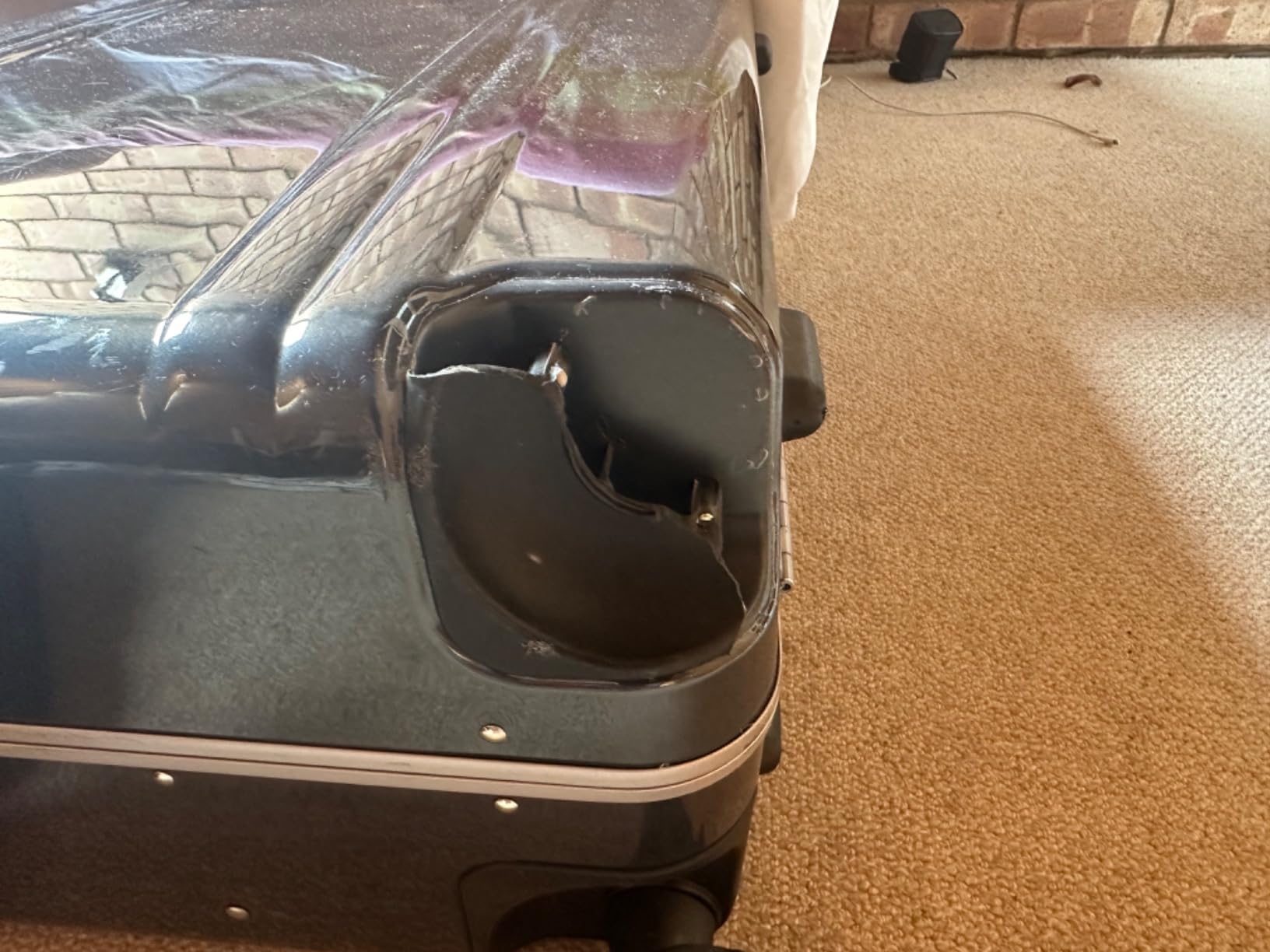 ZERO Halliburton Pursuit Aluminum Hardside Travel Case (Silver, Medium Travel Case) customer photo 2