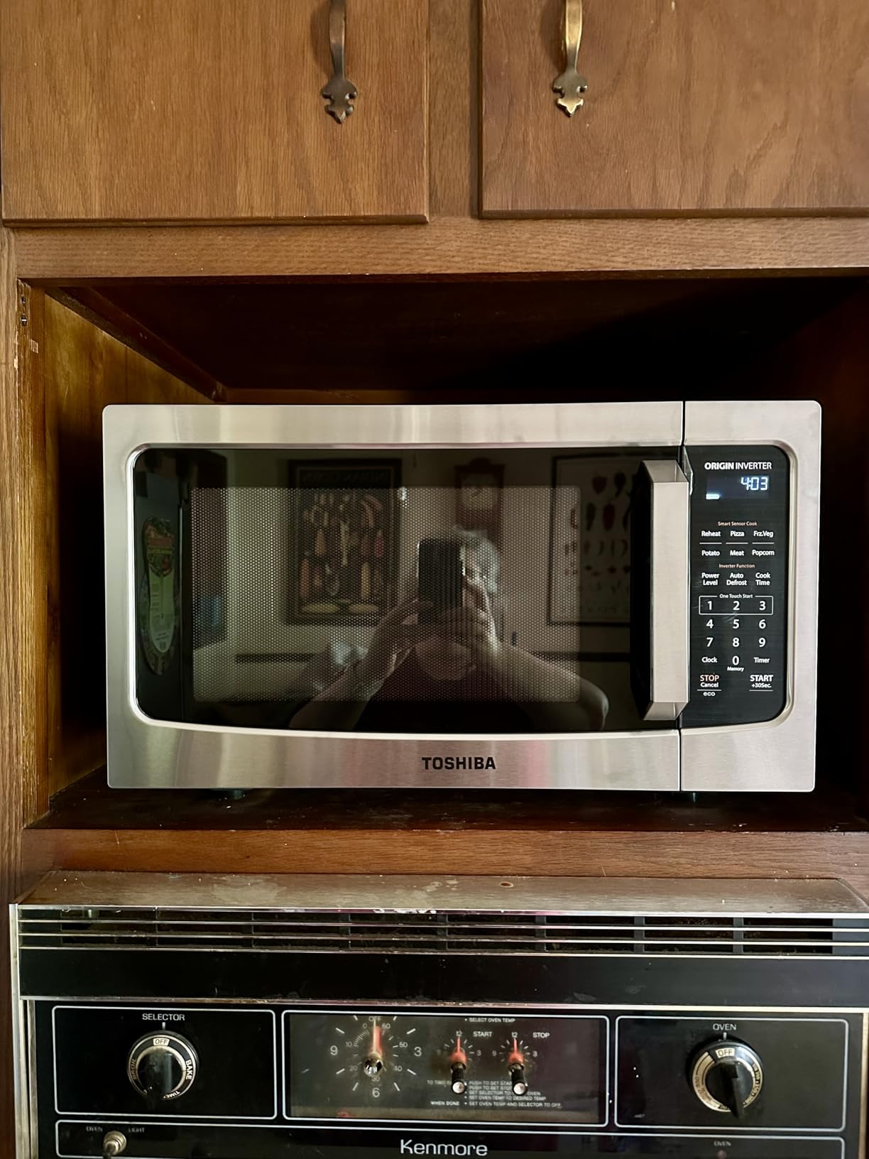 TOSHIBA ML-EM45PIT(SS) Countertop Microwave Oven with Inverter Technology, 1.6 Cu.ft, 13.6