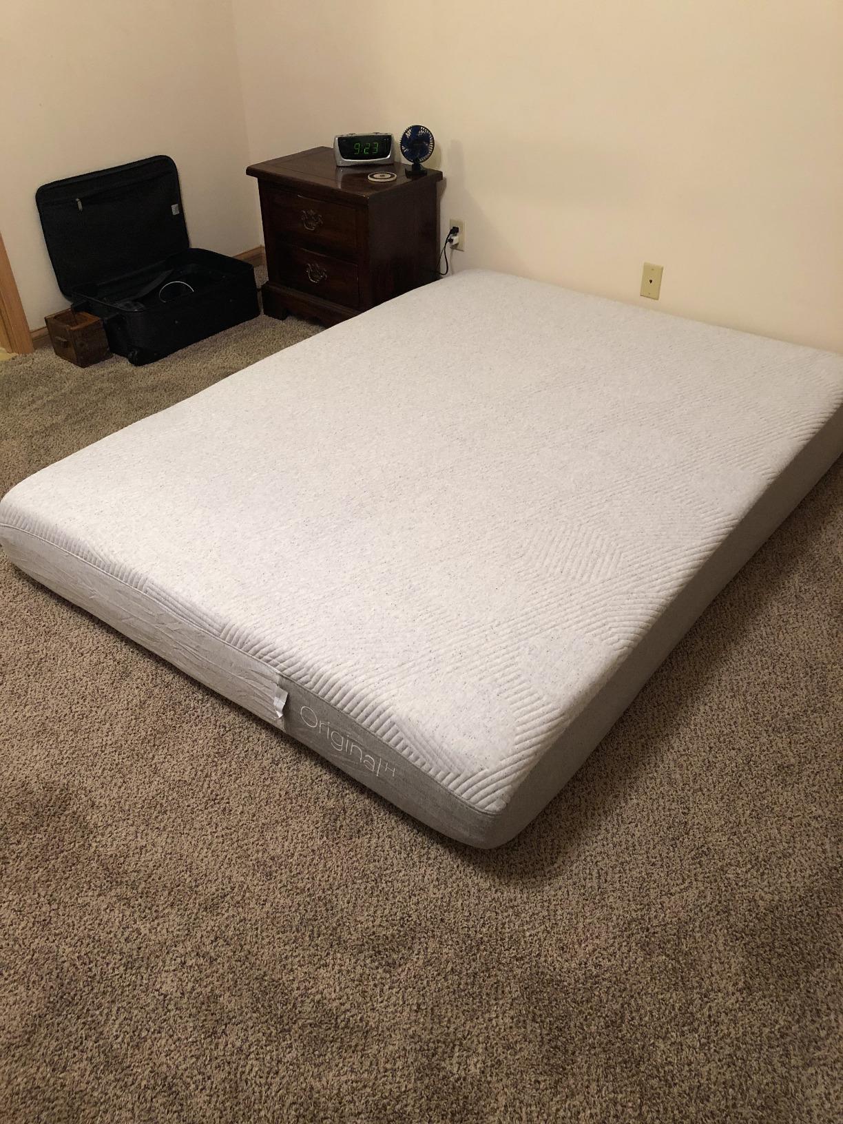 Casper Sleep Original Hybrid Queen Mattress - Medium Feel with Zoned Support - Motion Isolation - Breathable, Cooling Memory Foam - 100-Night Trial - CertiPUR-US customer photo 1