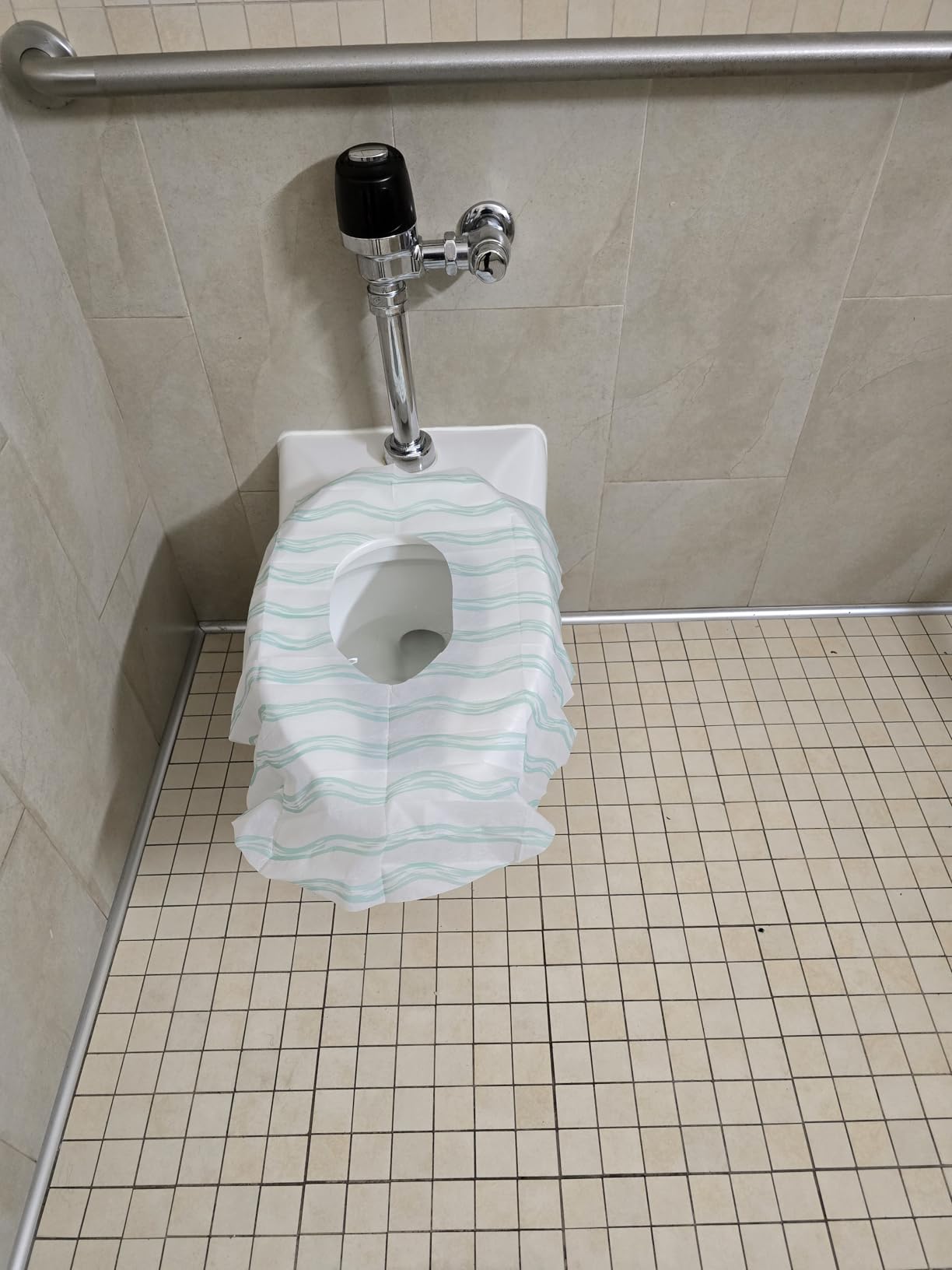 Relyo Disposable Toilet Seat Cover for Travel - 20 Pack with Covers Wrapped in Sets of 2, Non-Flushable Liners, Fits Most Seats - Kids, Toddlers, Adults (Waves) customer photo 1