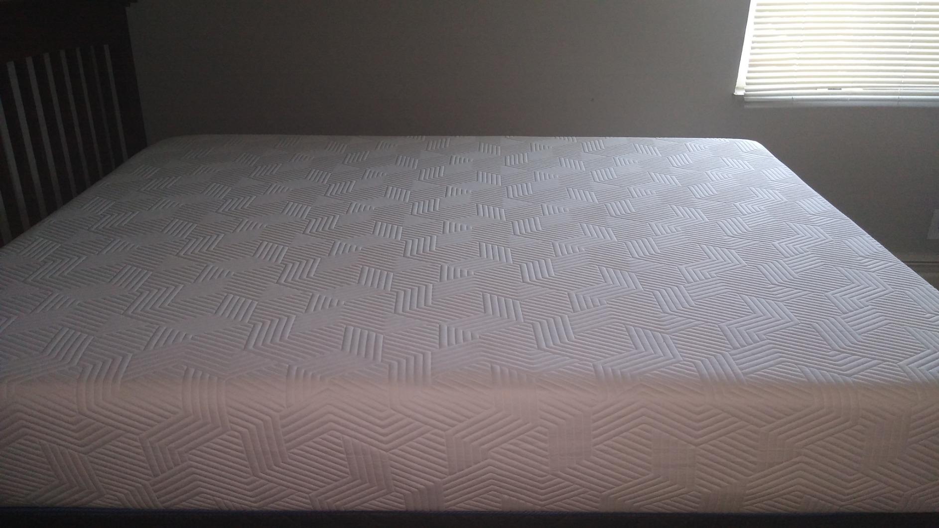 Lucid 10 Inch Memory Foam Mattress - Medium Feel - Infused with Bamboo Charcoal and Cooling Gel customer photo 2