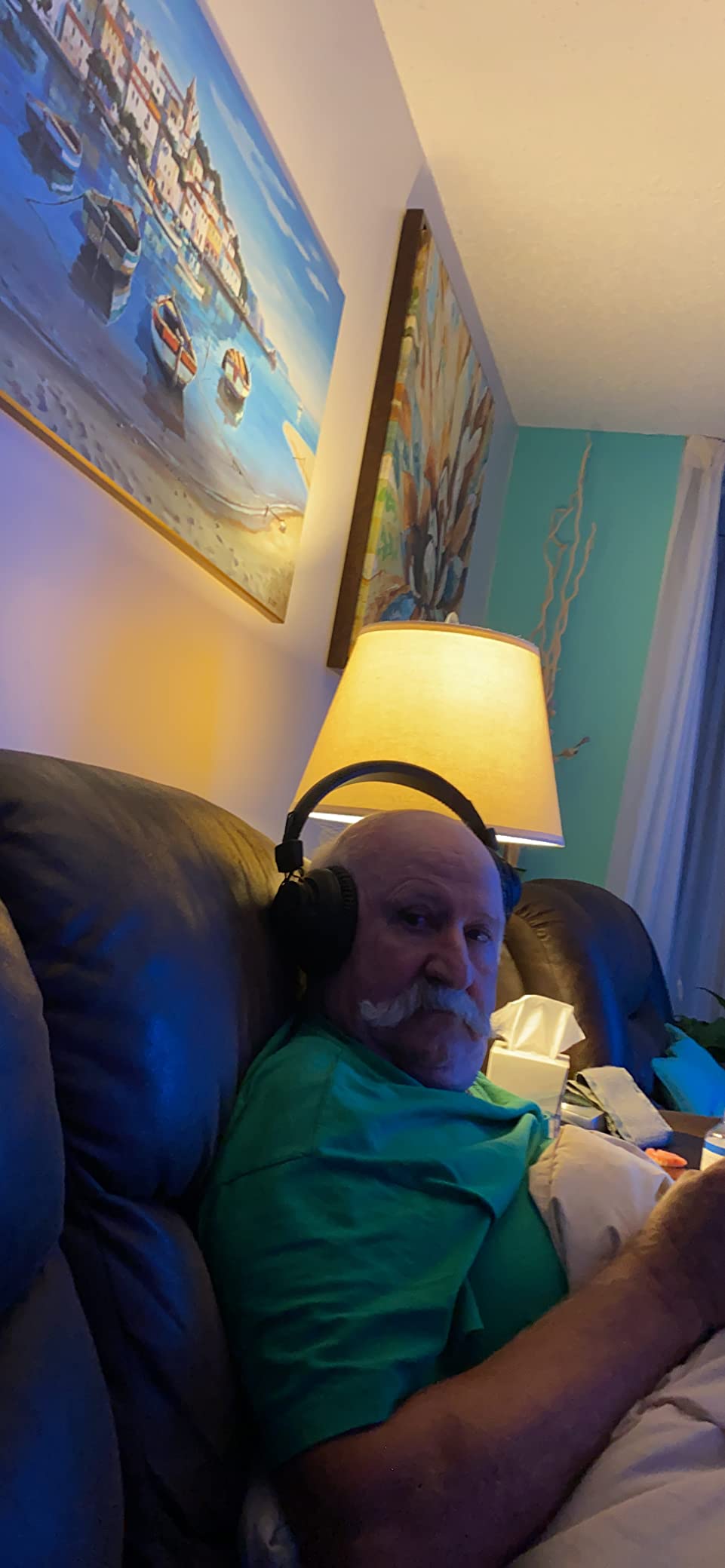 Avantree HT41899 - Dual Wireless TV Headphones with Transmitter customer photo 2