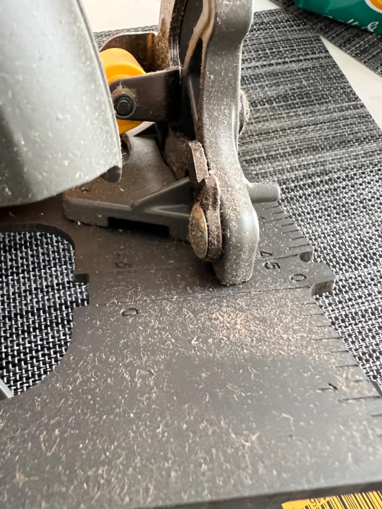 DEWALT FLEXVOLT 60V MAX* Circular Saw with Brake, 7-1/4-Inch, Tool Only (DCS578B) customer photo 2
