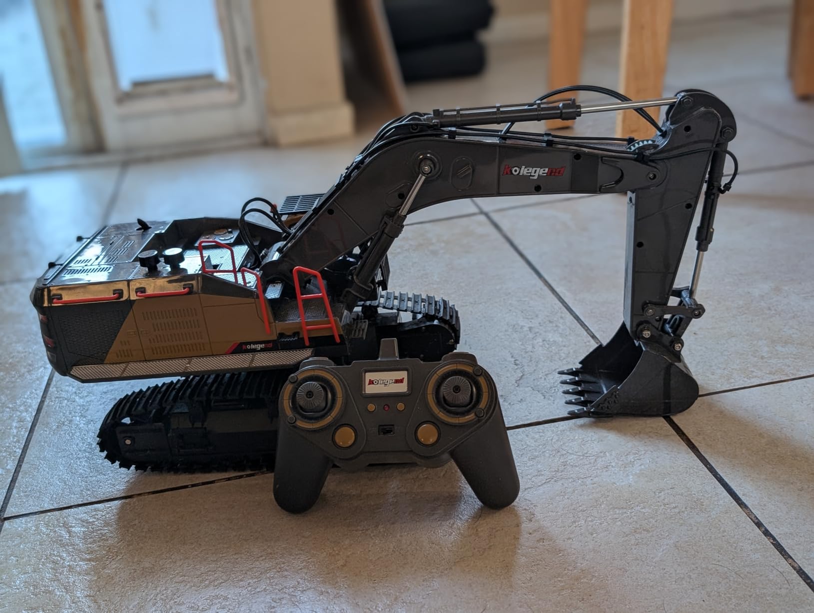 Remote Control Excavator Toy 1/14 Scale RC Excavator, 22 Channel Upgrade Full Functional Construction Vehicles Rechargeable RC Truck with Metal Shovel and Lights Sounds customer photo 2