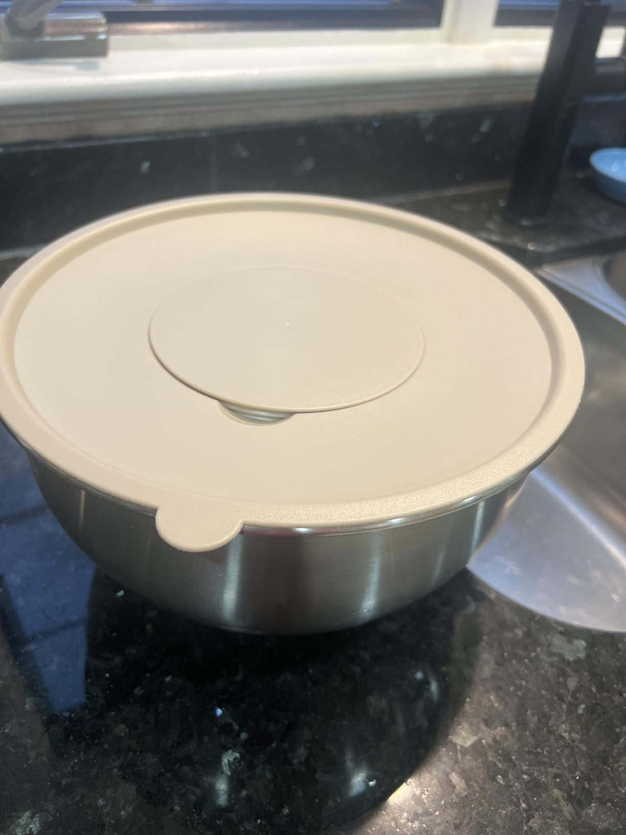 Wildone Mixing Bowls with Airtight Lids Set, 5PCS Stainless Steel Khaki Nesting Bowls for Kitchen, with Grater Attachments & Non-Slip Bottoms, Size 5, 3, 2, 1.5, 0.63 QT, Great for Mixing & Serving customer photo 1