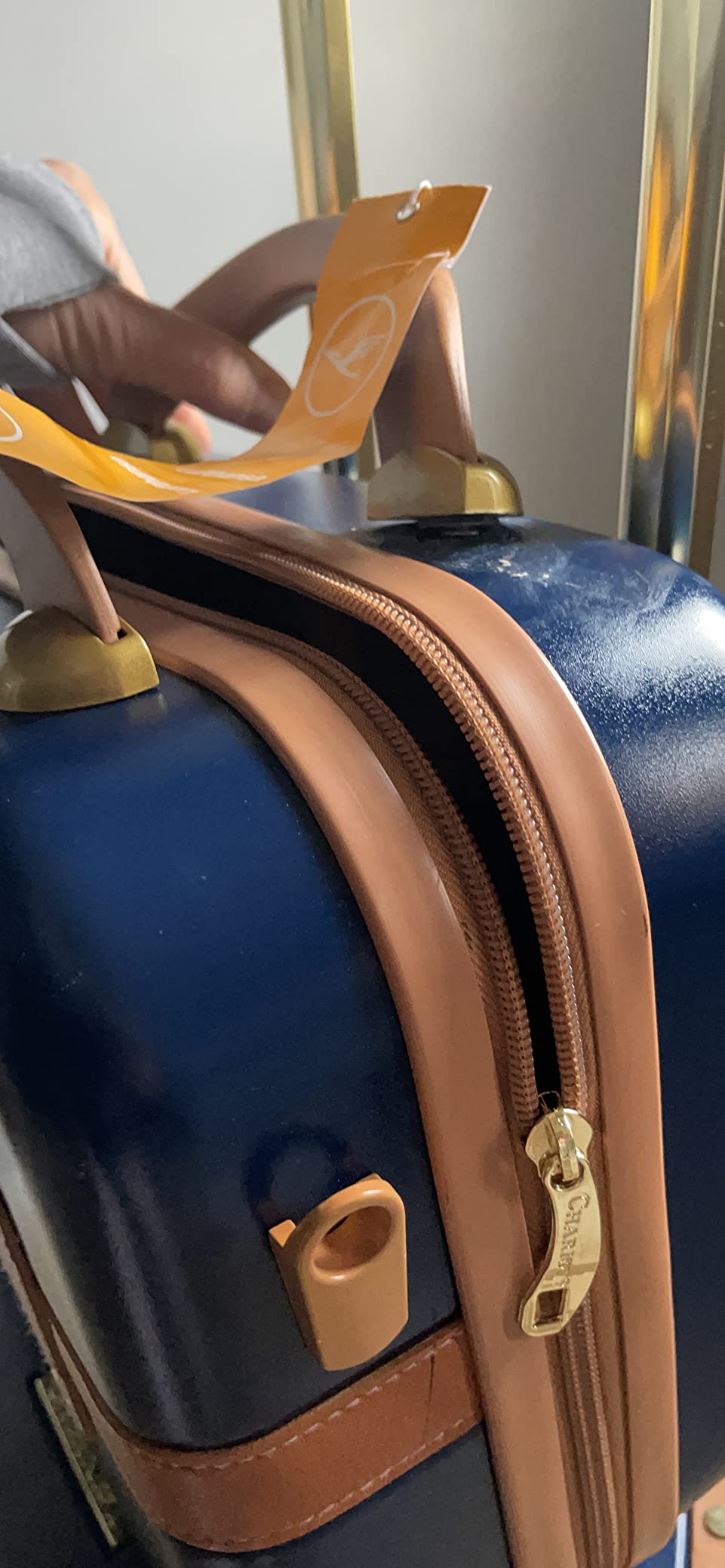 World Traveler Gatsby Vintage Style 2-Piece Hardside Carry-On Retro Train Case Spinner Luggage Set - Black customer photo 1