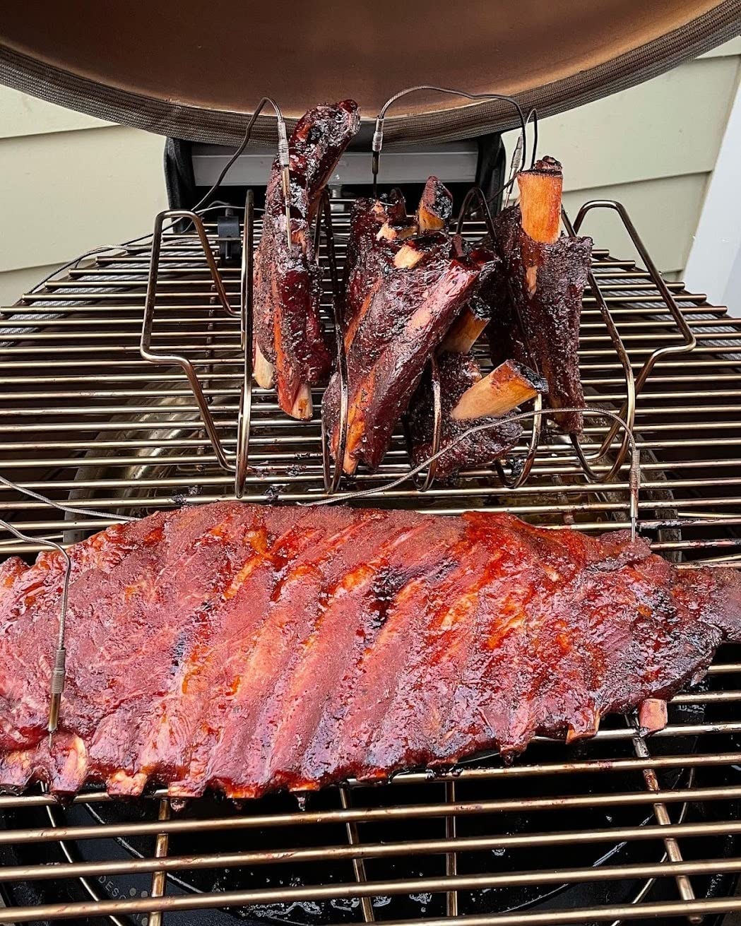 Kamado Joe Big Joe Series III 24-inch Ceramic Charcoal Grill and Smoker with Premium Cart, SloRoller Insert and 450 Cooking Square Inches in Red, Model KJ15041021 customer photo 2