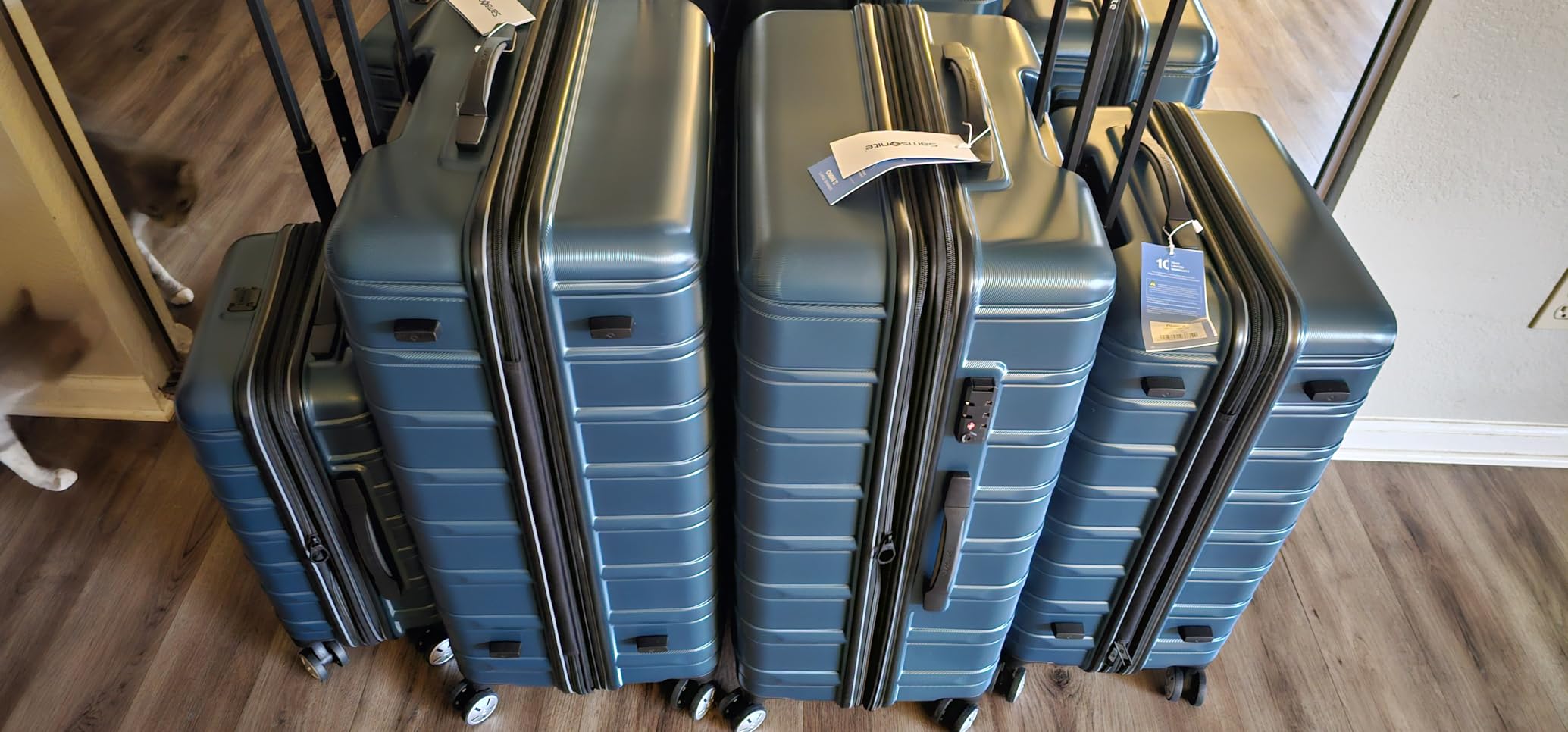 Samsonite Omni 2 Hardside 3 Piece Set - Includes Global Carry-On, Medium, & Large Checked Suitcases customer photo 2