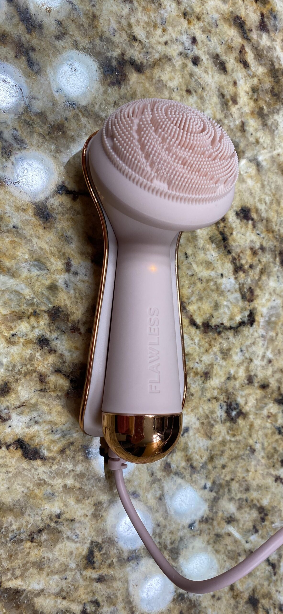 Finishing Touch Flawless Cleanse Silicone Face Scrubber and Cleanser, 1 count customer photo 1