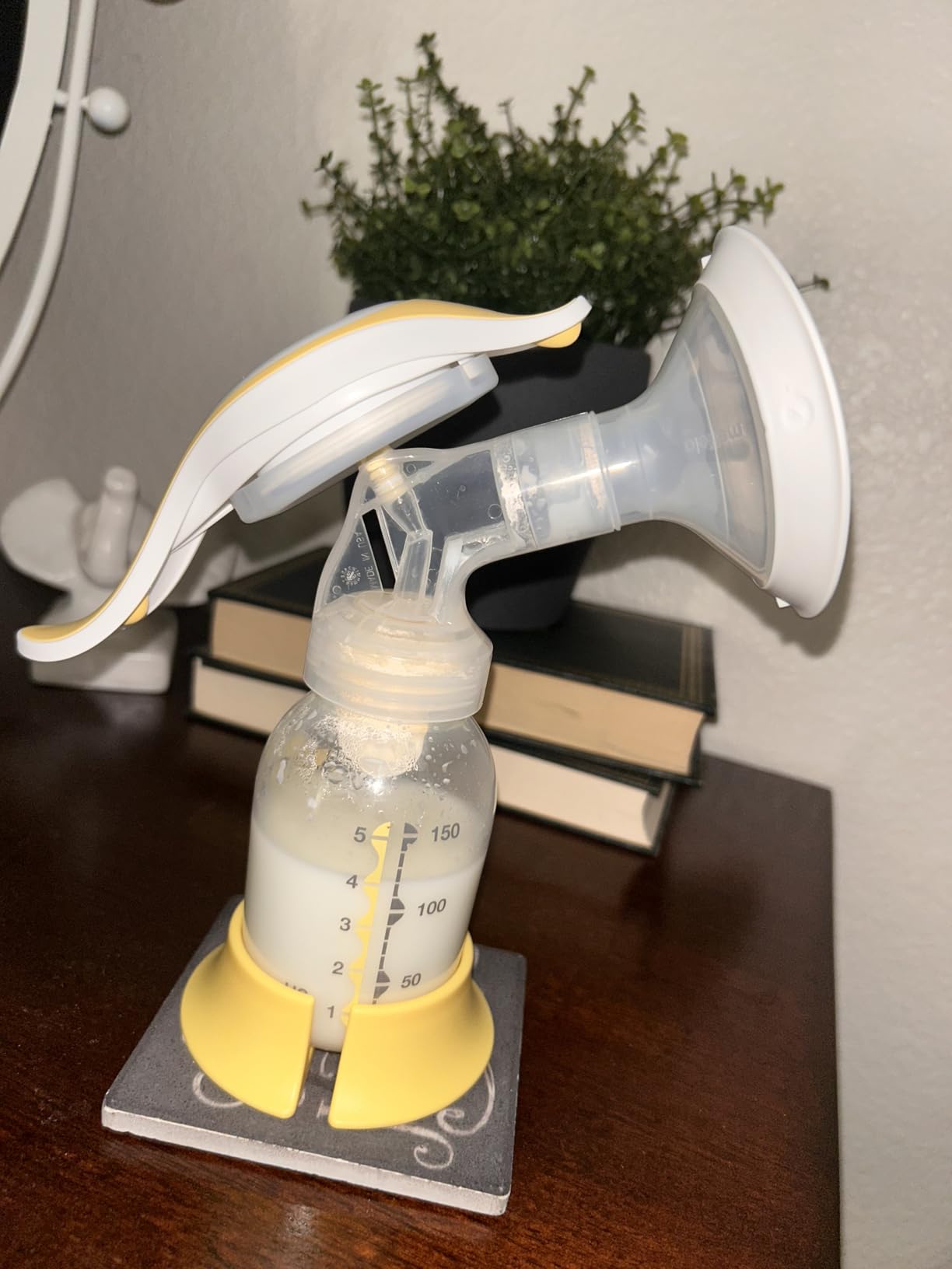 Medela Harmony Manual Breast Pump, On-the-Go, More Milk Output | Soft-Rim Comfort Shield, 2-Phase Expression, Lightweight & Portable, 5 oz, BPA-Free, Hand Pump customer photo 2