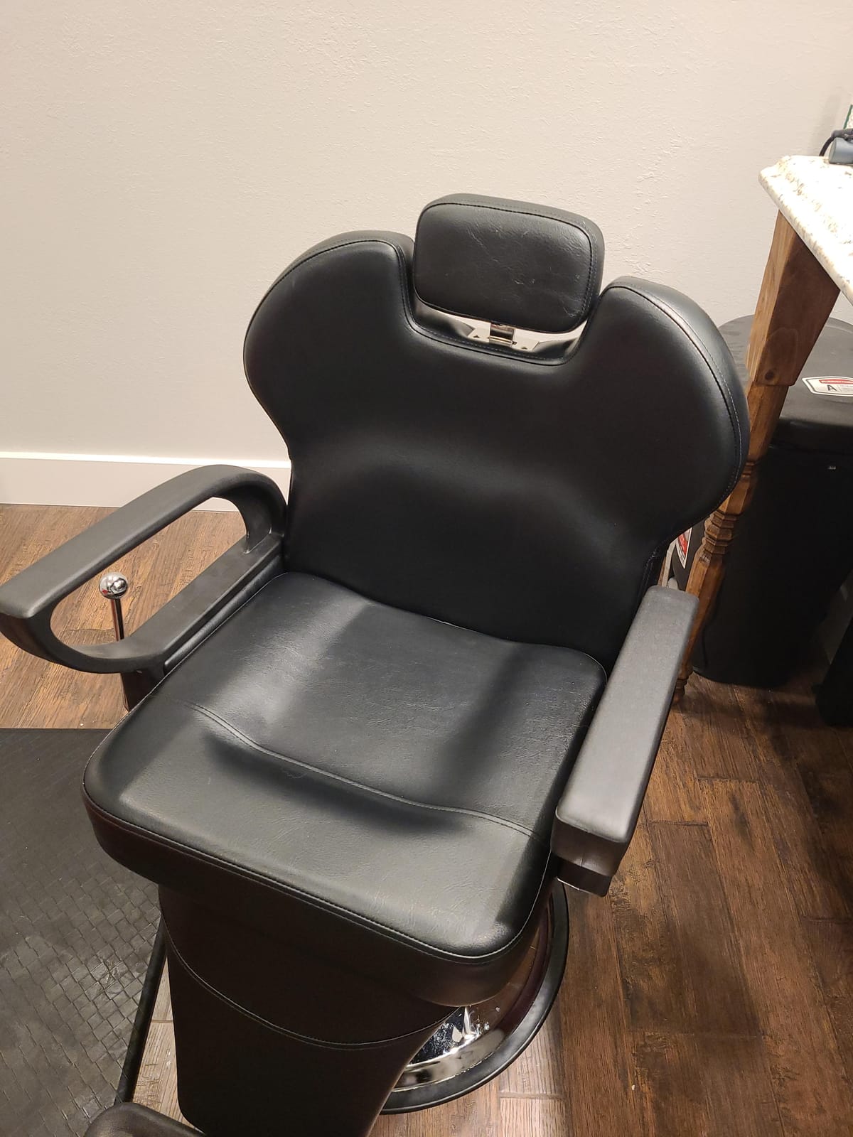 Artist hand Barber Chair Reclining Salon Chair for Hair Stylist, Black | Heavy Duty Hydraulic Pump, Comfortable, Adjustable Height, Headrest and Footrest, 360° Swival with Lock, for Barbershop Home customer photo 1