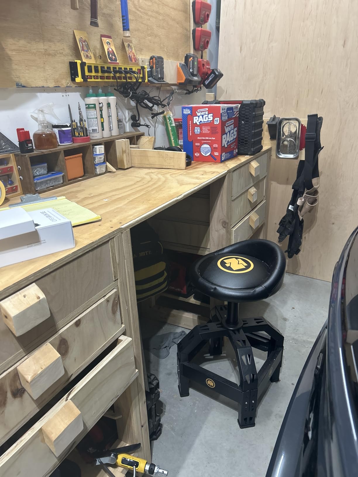 Northern Tool XL Adjustable Swivel Shop Stool, 400-Lb. Capacity | Backrest support, extra-wide seating, comfortable shop use, garage/workshop mobility, durable steel construction customer photo 2