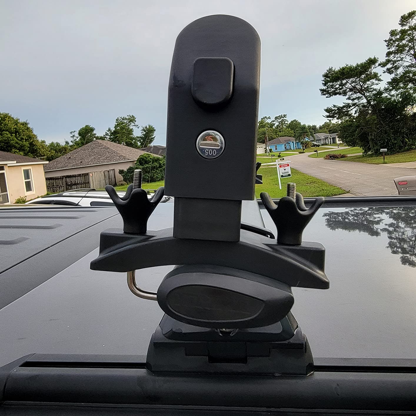 Leader Accessories Ski & Snowboard Roof Rack, Fits 6 Skis or 4 Snowboards | 2 PCS Universal Top Holder Carriers Crossbar Fit, Lockable, Anti-Theft Lock, Rustproof Aluminum & Anti-Scratch Rubber Padding customer photo 1
