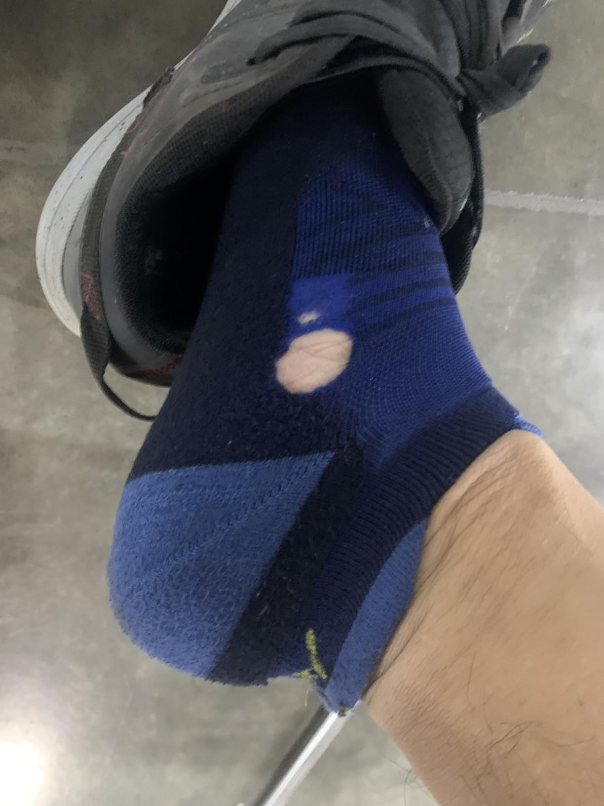 Darn Tough Men's Run No Show Tab Ultra-Lightweight with Cushion - Merino Wool Socks for Running customer photo 1