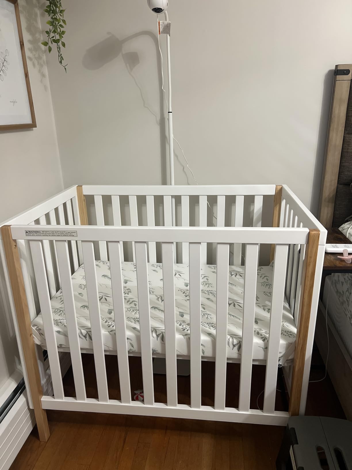 Delta Children Gio Mini Crib with 2.75