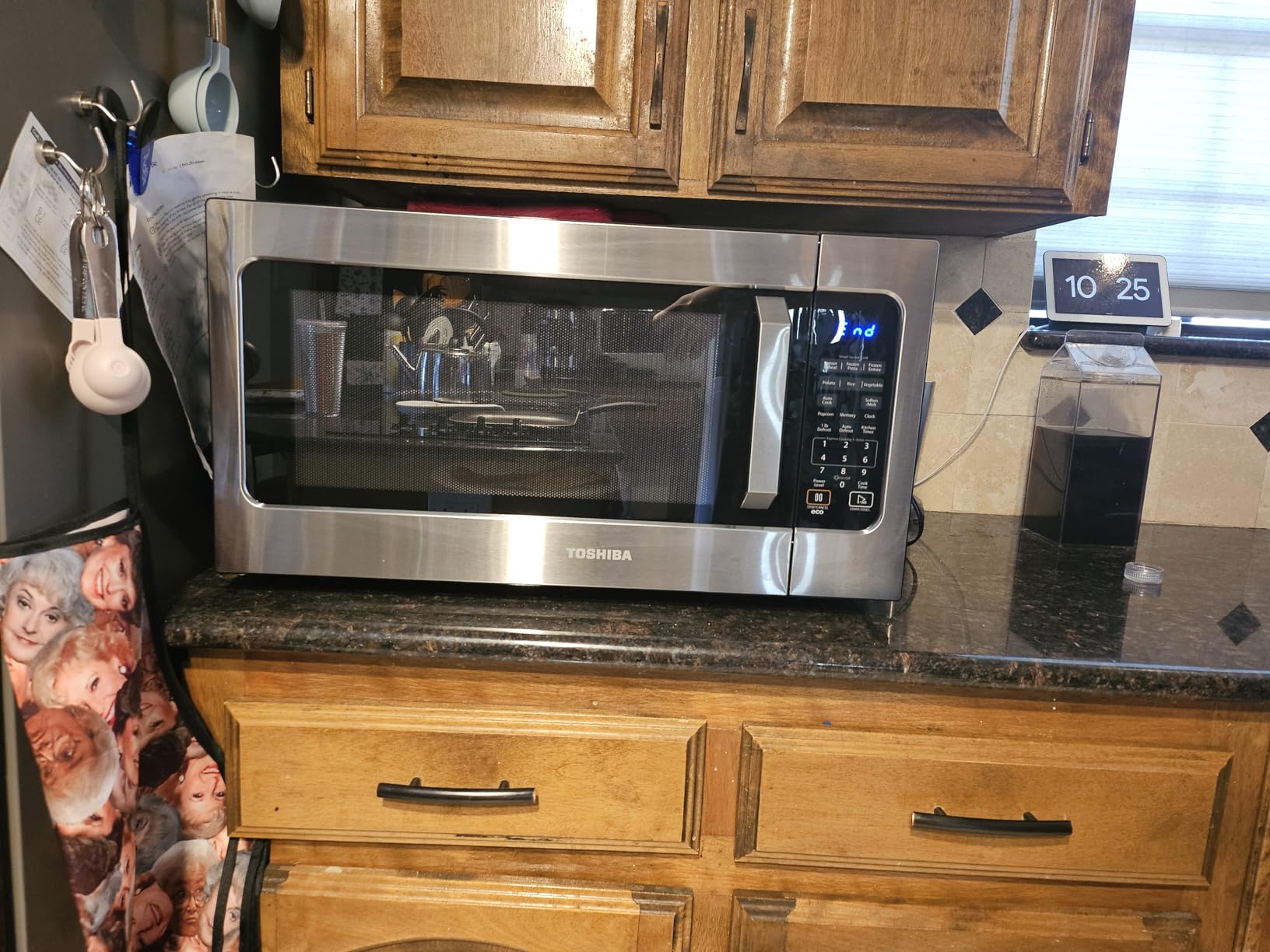 TOSHIBA Large Countertop Microwave Oven with Smart Sensor, 2.2 Cu.Ft, 1200W | Smart Humidity Sensor, 6 Auto Menus, Auto Defrost, ECO Mode, Mute Option, 16.5