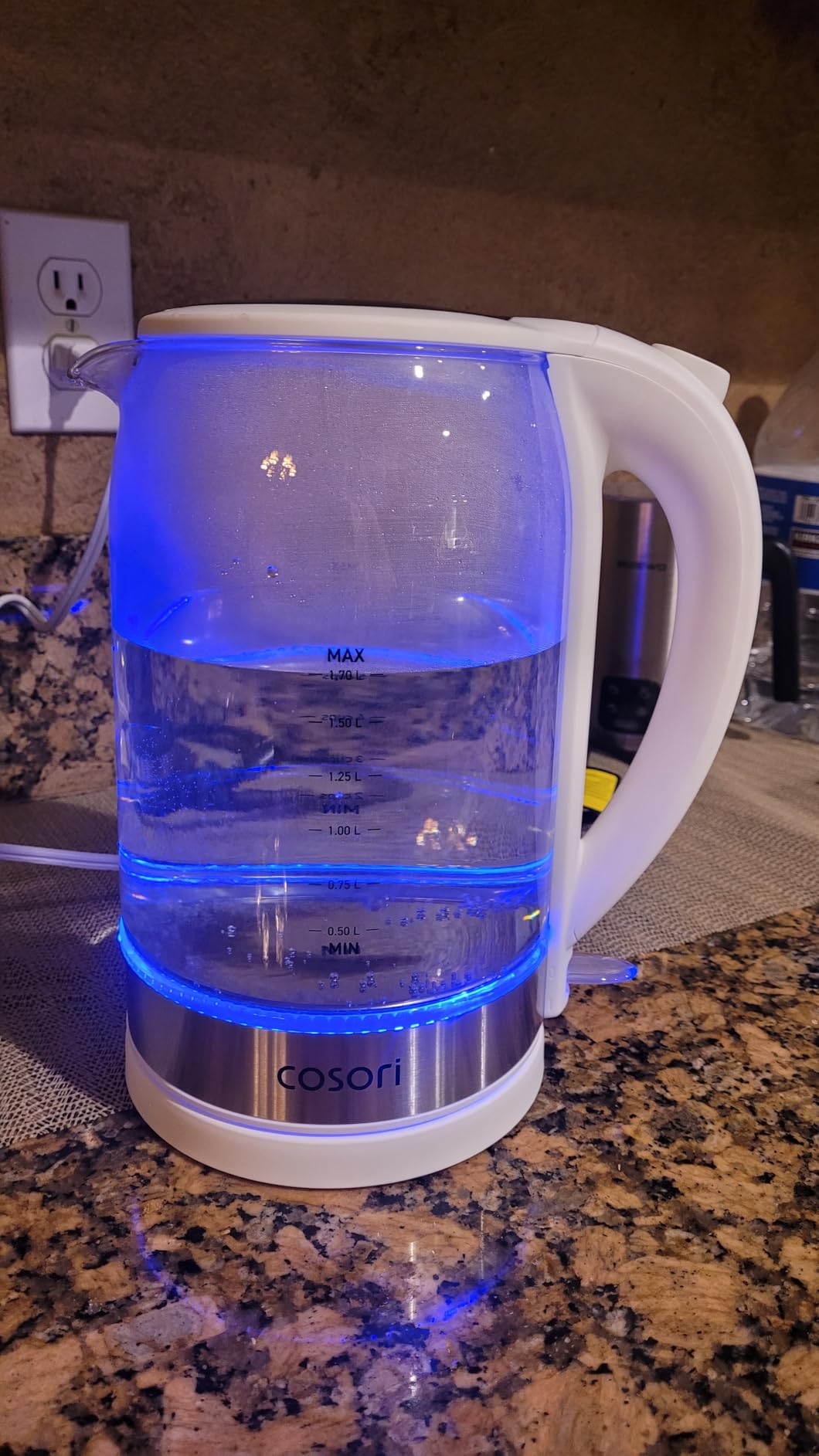Cosori Electric Kettle, No Plastic Contact with Water, 1.7L, Black | Wide Opening, Easy to Clean, Auto Shut-Off, Boil-Dry Protection, Tea Kettle, Hot Water Boiler, Borosilicate Glass, 1500W customer photo 1