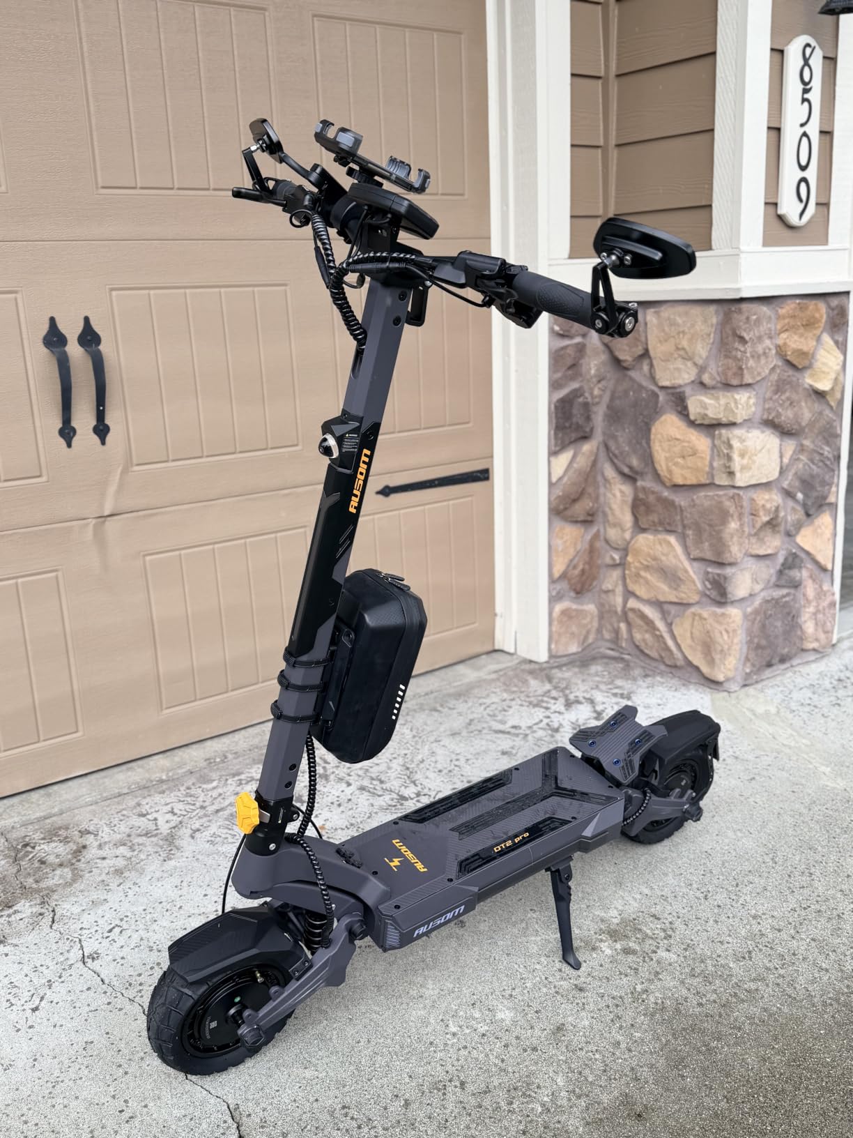 2L/3L Large Scooter Bag, Portable Electric Scooter Storage Bag Hardshell | Quick Release Waterproof E Scooter Bag with Handle, EVA, Easy Install, Compatible with Segway Ninebot NIU G3 ZT3 for Adults customer photo 1