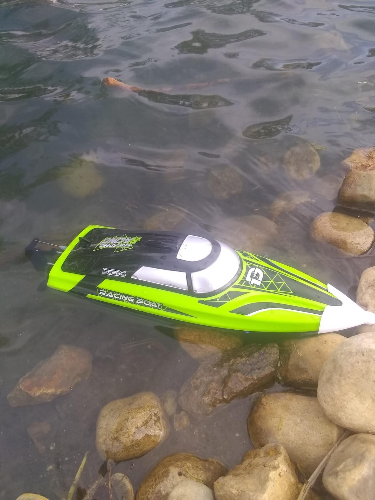 DEERC 14-Inch High Speed RC Boat, 20+ MPH, Auto Self-Righting, 2 Batteries customer photo 2