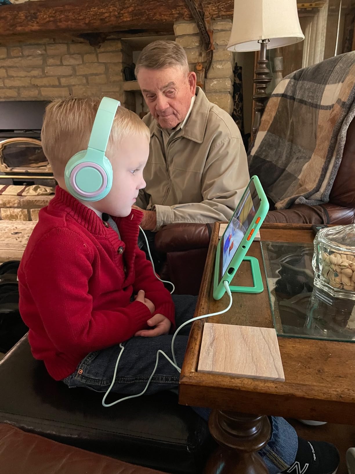 iClever HS22 2-Pack Kids Headphones with Sharing Splitter for School Travel | SafeSound Tech3.0, Share Audio, Tangle-Free, 3.5mm Jack, Foldable, Stereo Sound, Wired Headphones for Kids, Green & Blue customer photo 1