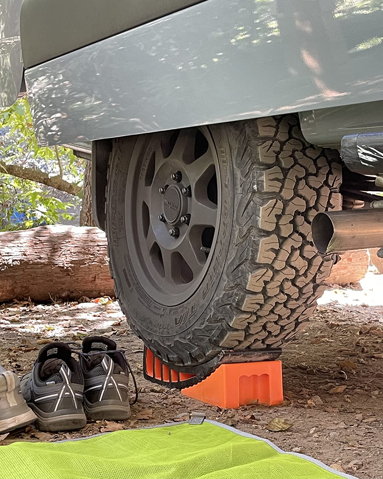 CARMTEK Camper Leveler Premium Kit - Curved RV Levelers with Camper Wheel Chocks, Rubber Mats and Carry Bag | Faster Camper Leveling Than RV Leveling Blocks customer photo 2
