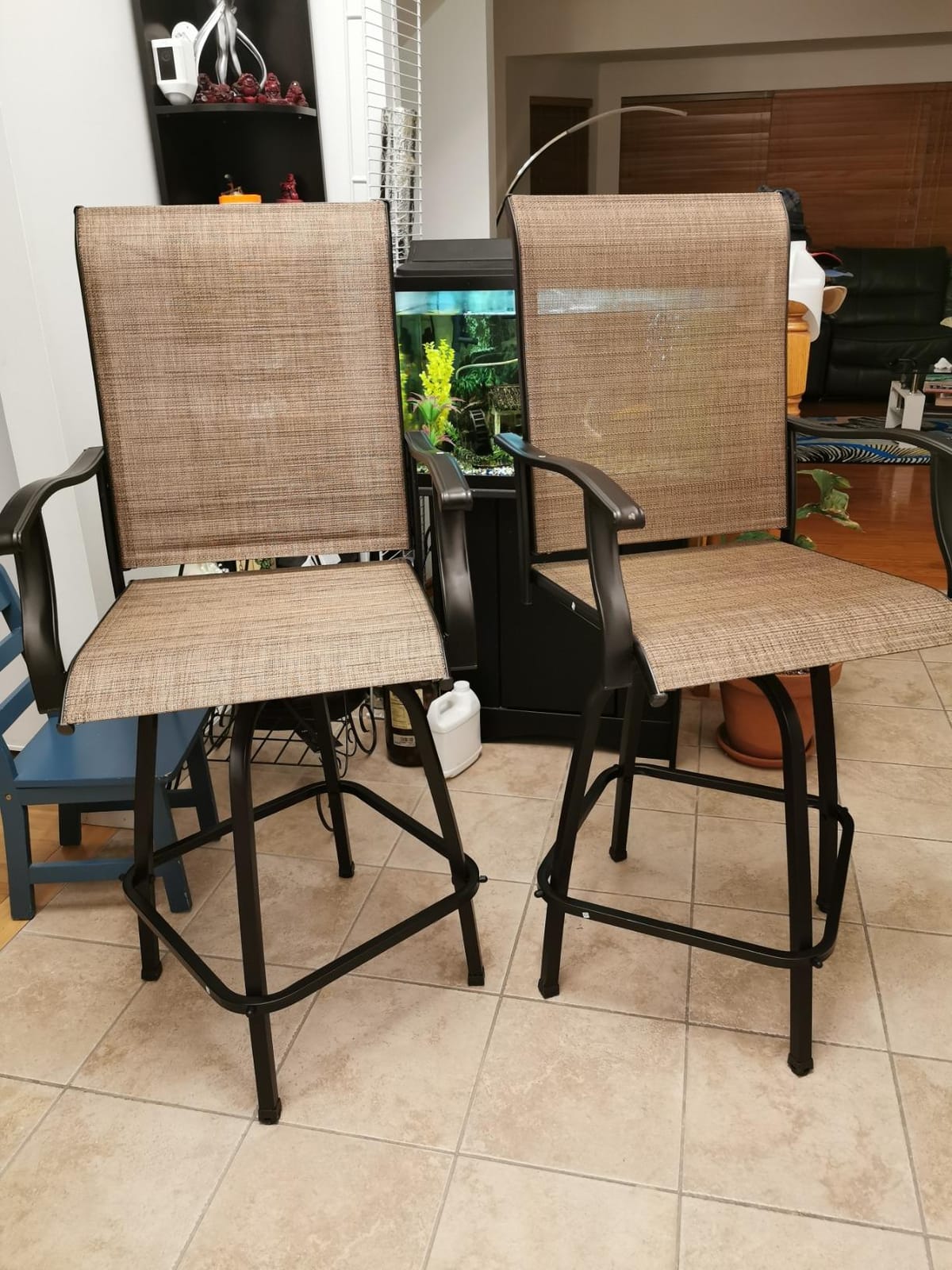Sophia & William Swivel Outdoor Bar Stools Set of 4, Brown, 30 Inches | High Top, Breathable Textilene Seat, Metal Frame, Back Support, Armrest & Footrest, for Patio Garden Backyard Bar Counter customer photo 1