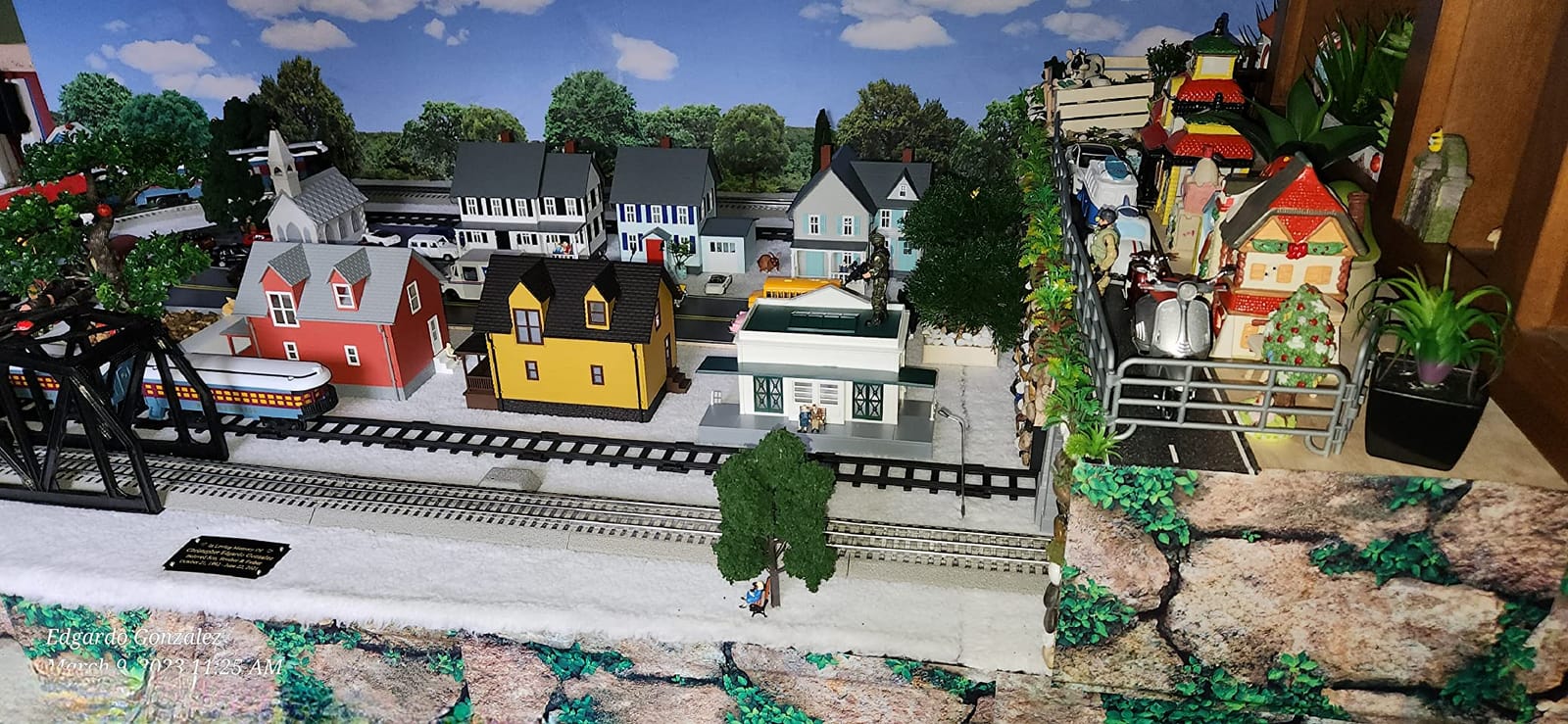 Lionel The Polar Express Electric O Gauge Bluetooth 5.0 Train Set customer photo 1