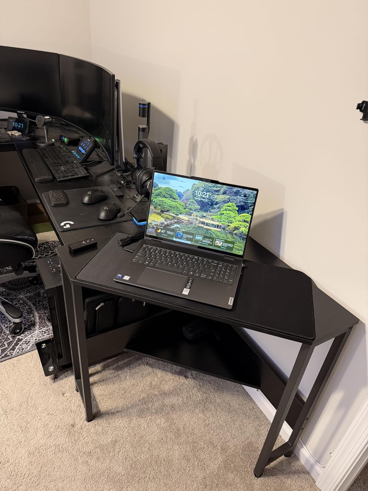 Armocity Corner Desk Small Desk with Outlets Corner Table for Small Space, Computer Desk with USB Ports Triangle Desk with Storage for Home Office, Workstation, Living Room, Bedroom, Oak customer photo 1
