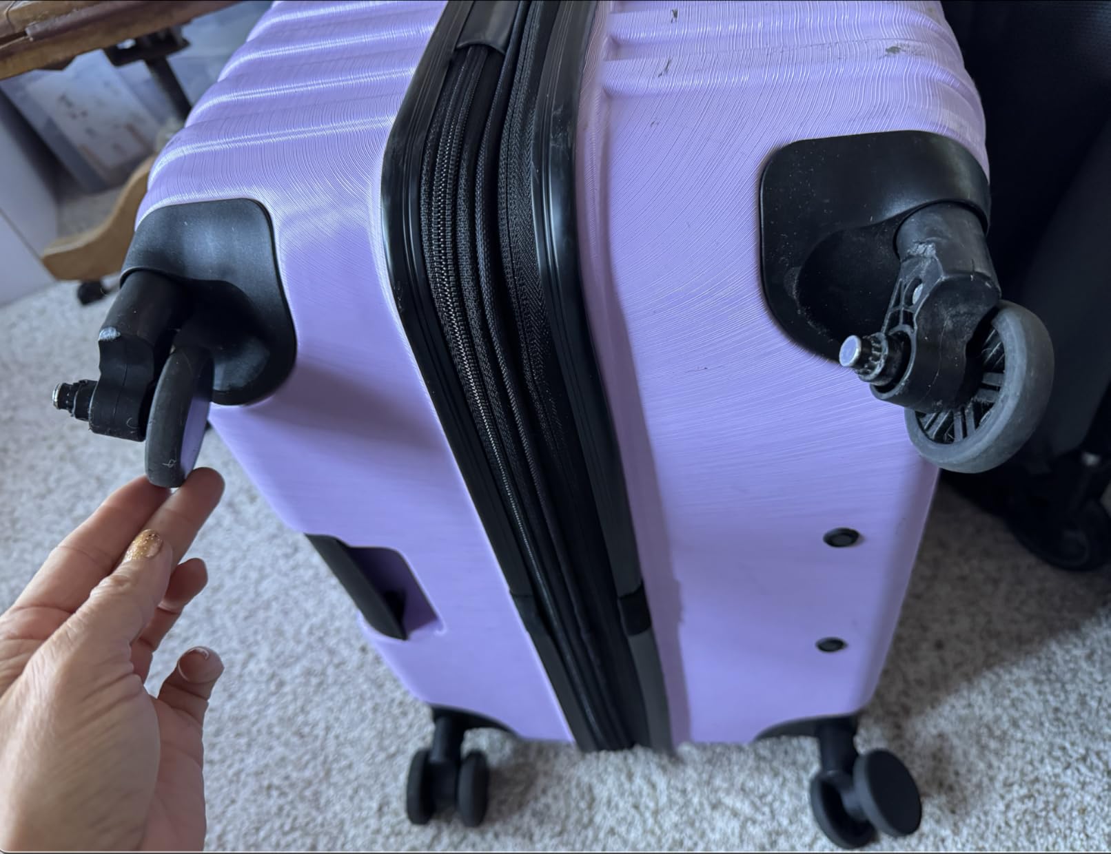 U.S. Traveler Boren Polycarbonate Hardside Rugged Travel Suitcase Luggage with 8 Spinner Wheels, Aluminum Handle, Carry-on 22-Inch, USB Port, Black customer photo 2