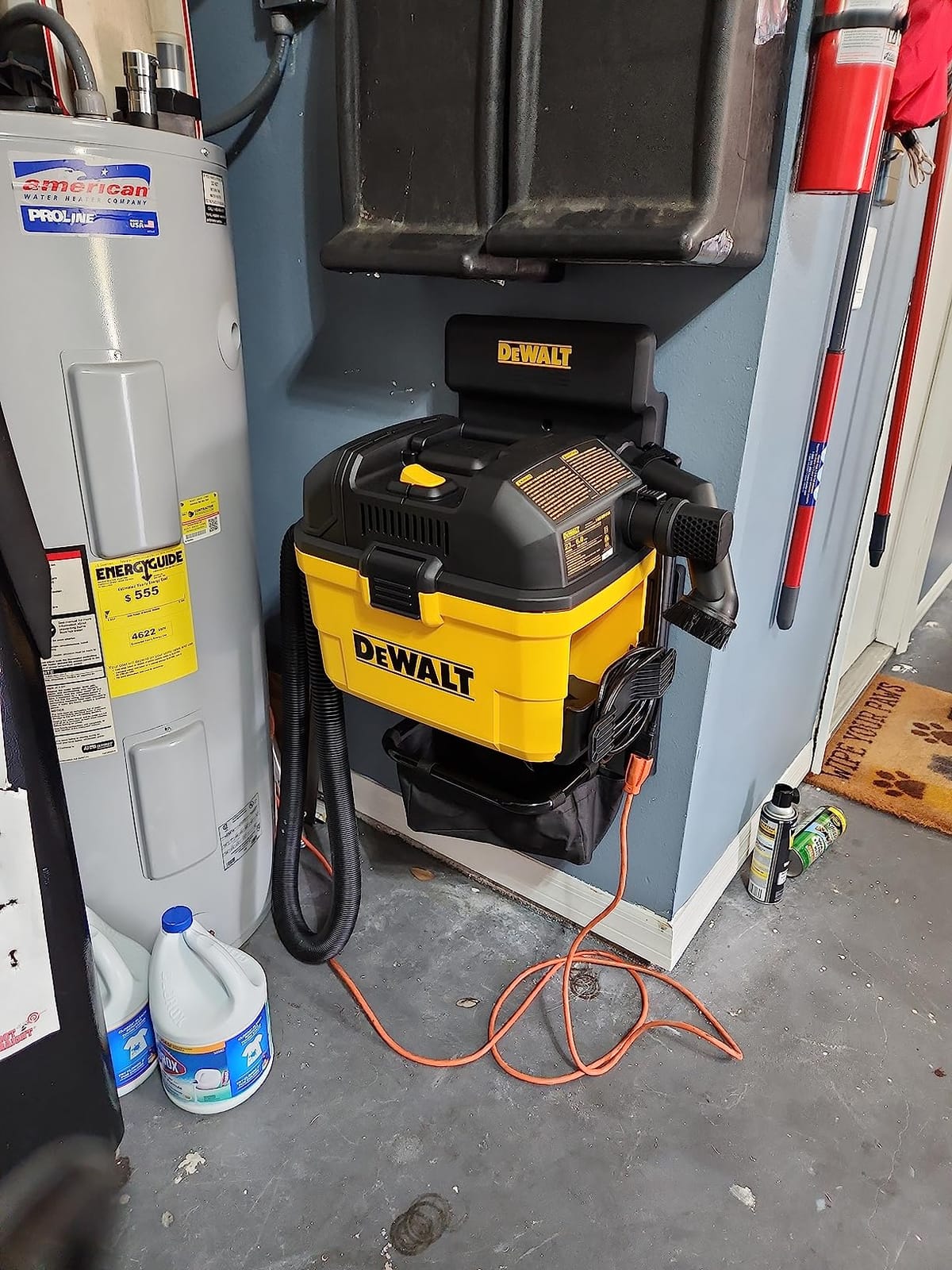 DEWALT Portable 6 Gallon 5 Horsepower Wall-Mounted Garage Wet Dry Vacuum Cleaner DXV06G customer photo 1