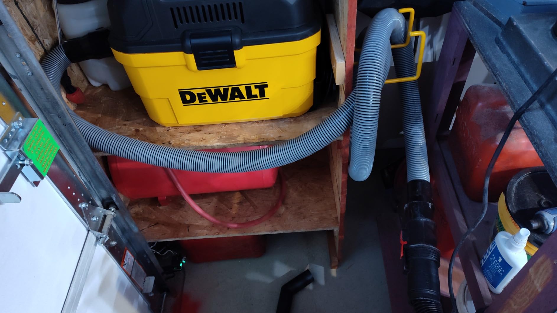 DEWALT Portable 6 Gallon 5 Horsepower Wall-Mounted Garage Wet Dry Vacuum Cleaner DXV06G customer photo 2