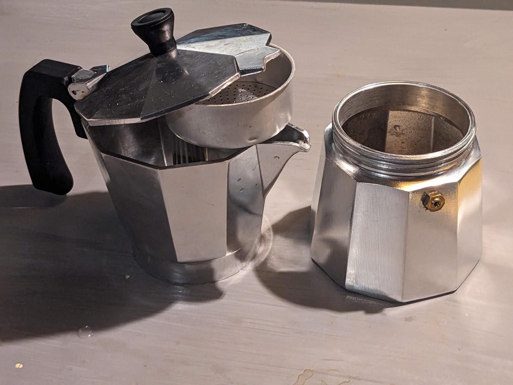 GROSCHE Milano Stovetop Espresso Maker Moka Pot 6 espresso Cup, 9.3 oz Blue | Cuban Coffee Maker and Italian Moka Pot for Stovetop Espresso; For Gas, Electric, and Propane Stoves With a Soft-Touch Handle customer photo 2