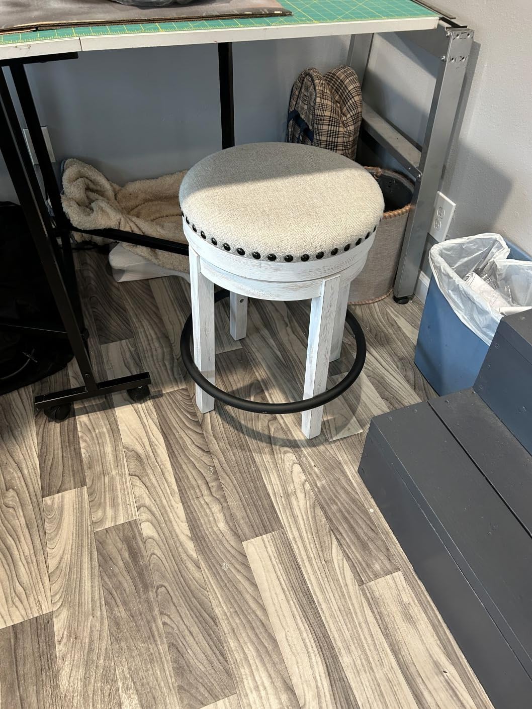Signature Design by Ashley Valebeck Swivel Counter Height Bar Stool, 24 in | Backless cushioned seat, 360-degree swivel, Dark brown wood & black metal base customer photo 1